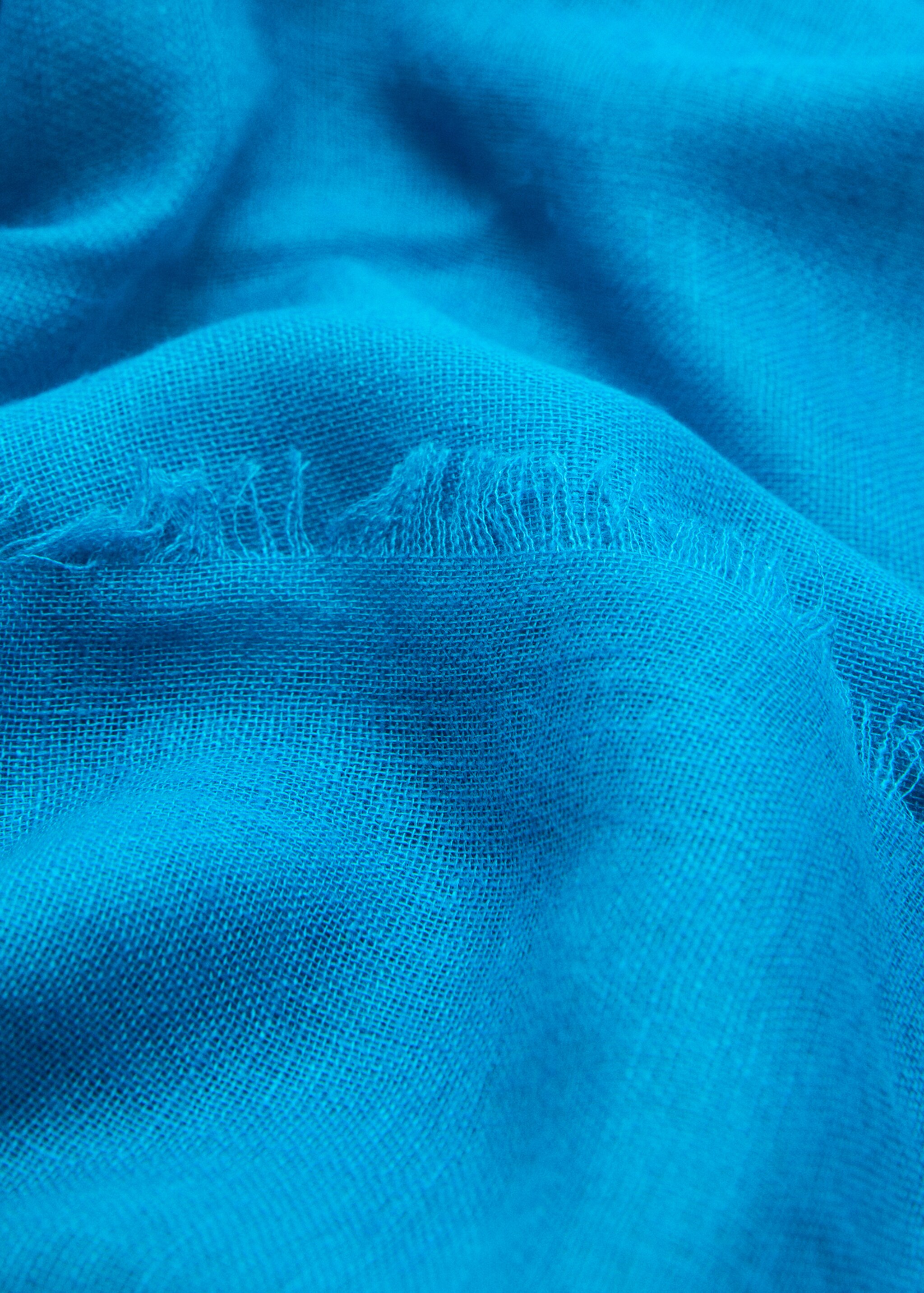 Linen-blend scarf with frayed ends - Medium plane, Blue. Ref: 87075924-00.