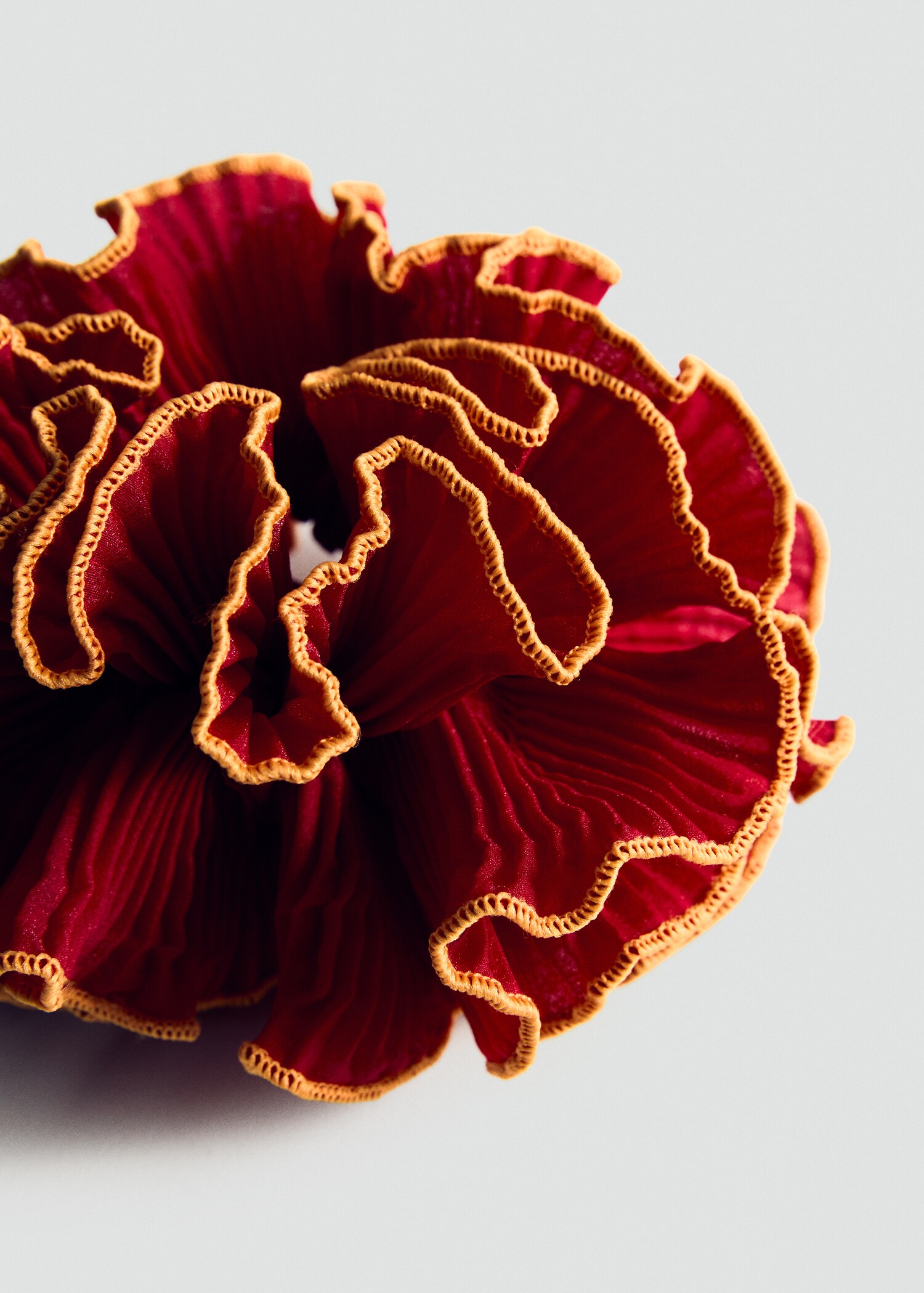 Flower scrunchie with contrasting trim - Medium plane