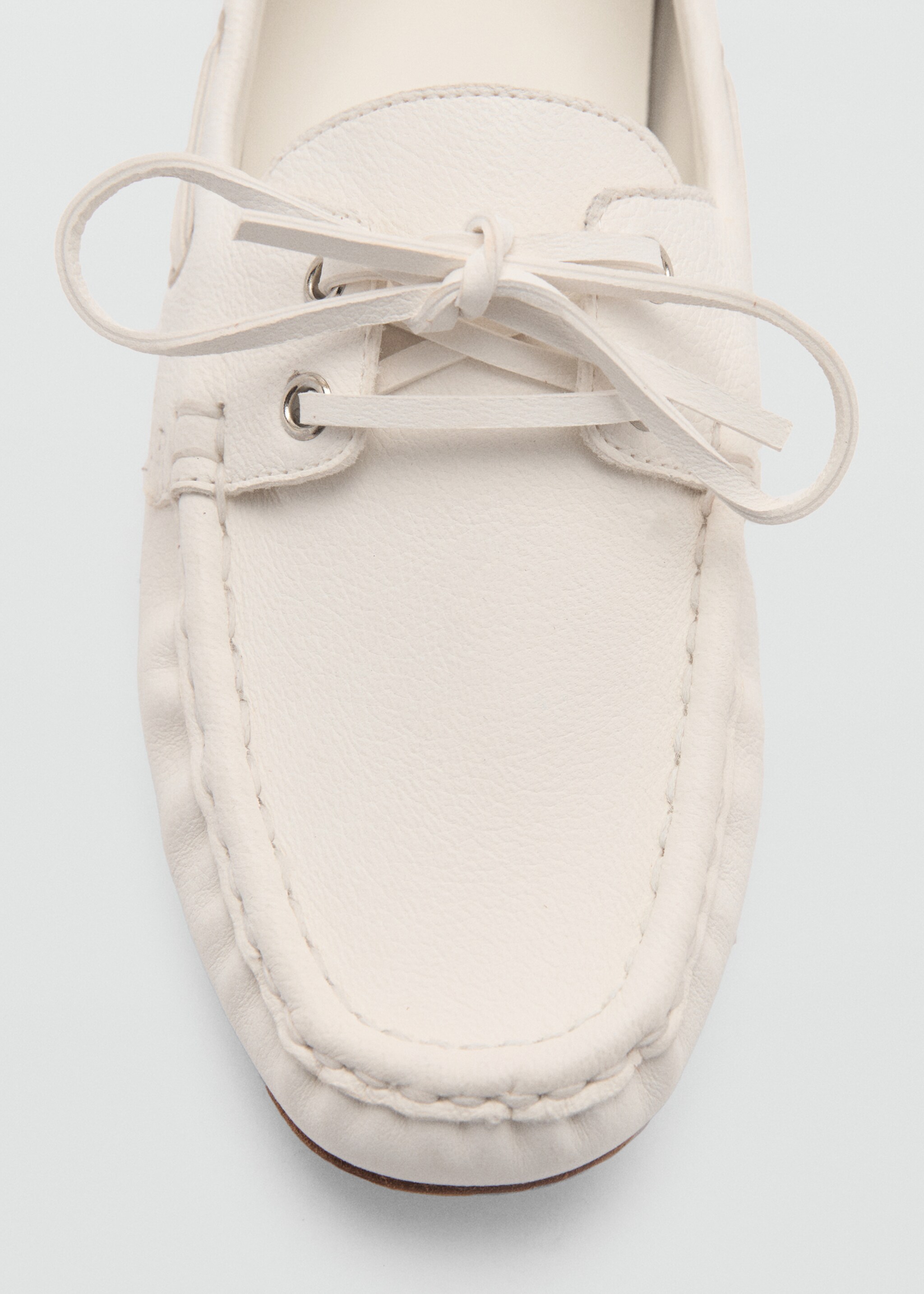 Leather boat shoes with laces - Details of the article 2, White. Ref: 87075938-00.