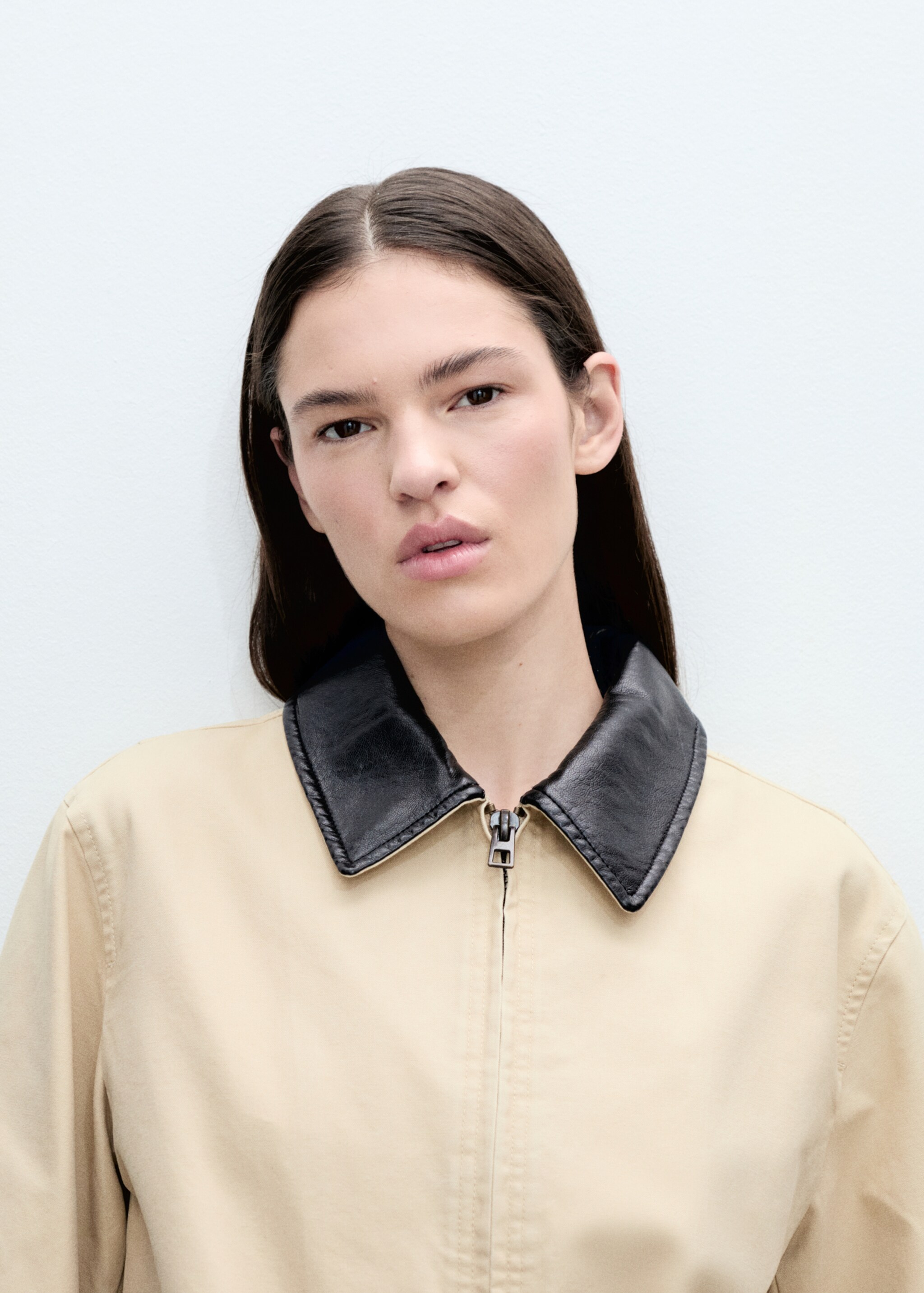 Cotton jacket with contrasting collar - Details of the article 1, Light/Pastel Grey. Ref: 87075944-00.