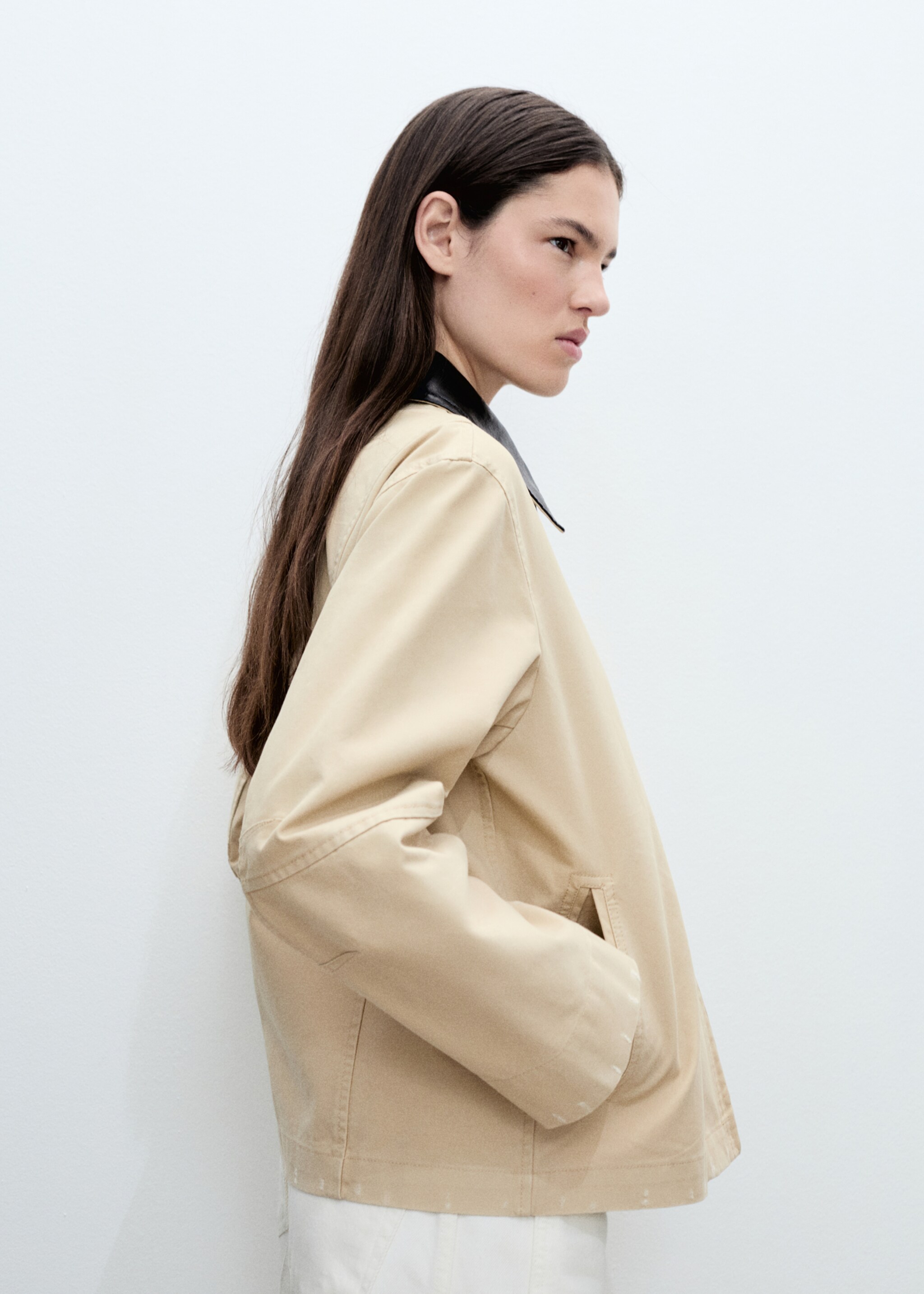 Cotton jacket with contrasting collar - Details of the article 2, Light/Pastel Grey. Ref: 87075944-00.