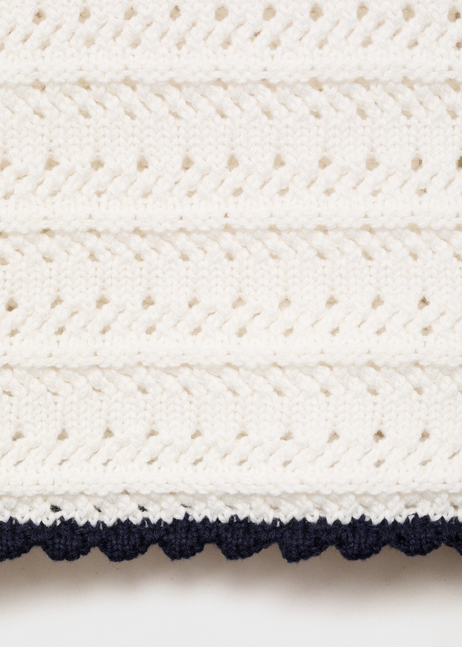 Knitted top with contrasting trim - Details of the article 0