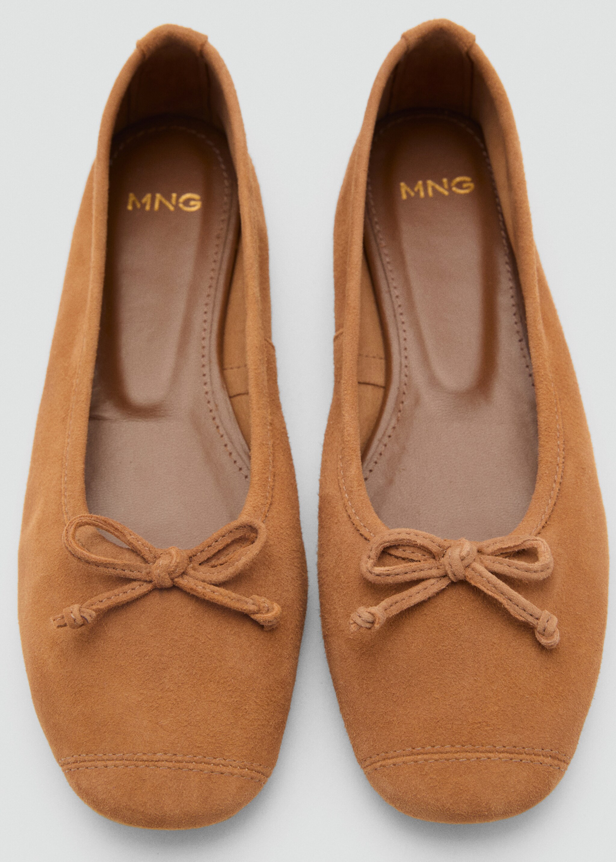 Ballerinas aus Wildleder mit Schleife - Detail des Artikels 2, Mittelbraun. Ref: 87075991-00.