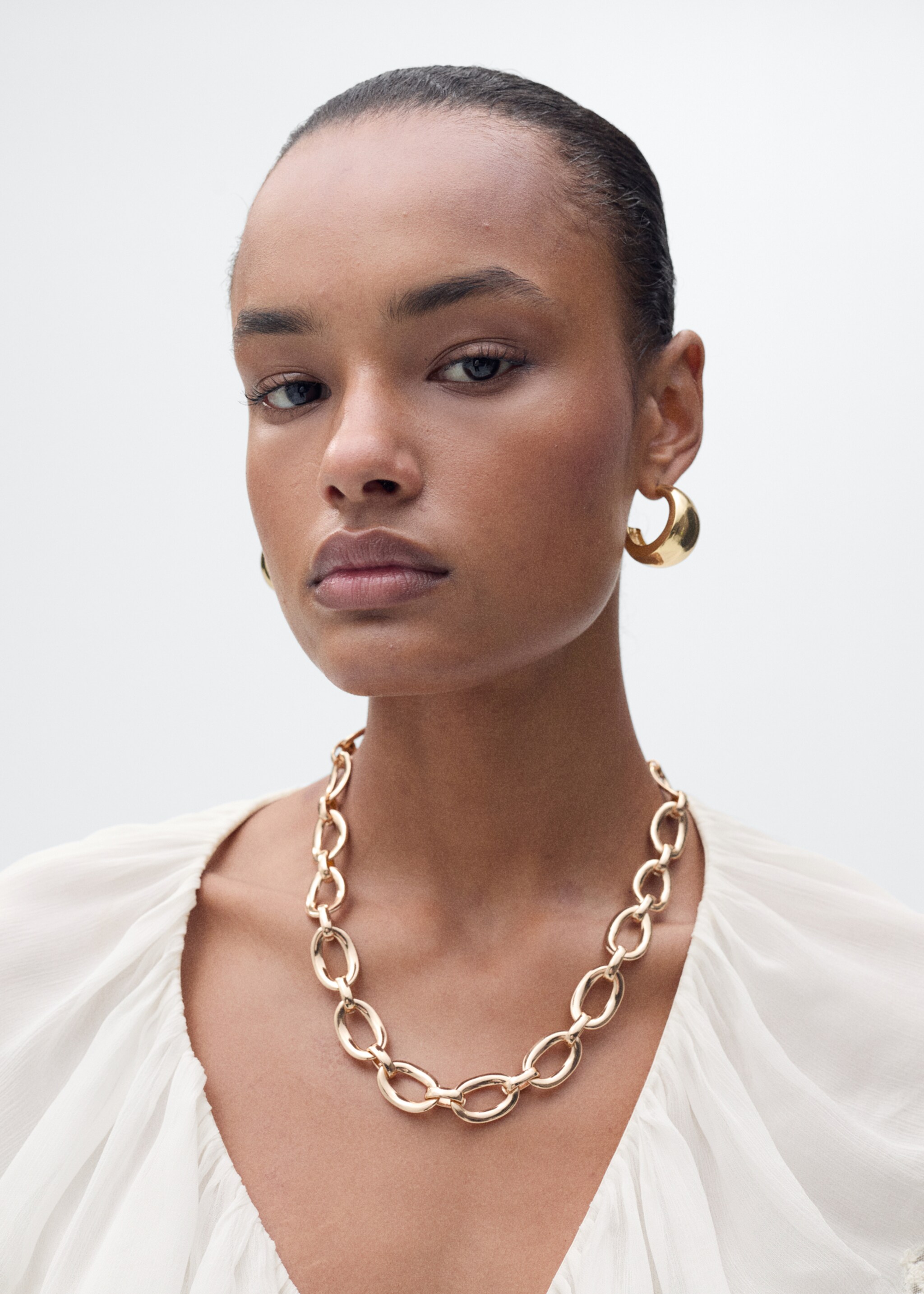 Rüschenbluse mit Details aus Spitze - Detail des Artikels 2, Ecru. Ref: 87075992-00.