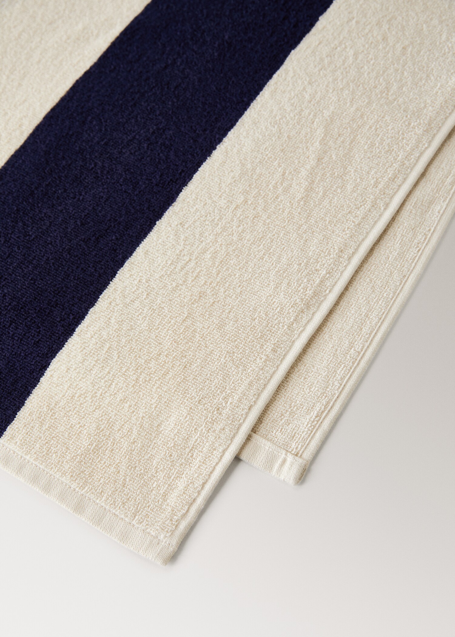 Two-tone kodak-striped beach towel - Details of the article 1