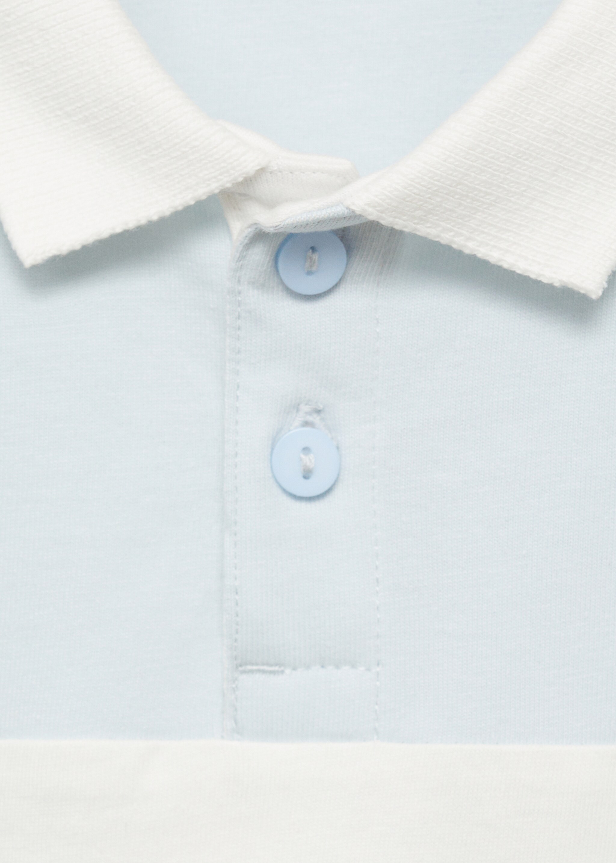 Gestreepte katoenen polo - Detail van het artikel 8, Hemelsblauw. Ref: 87076350-00.