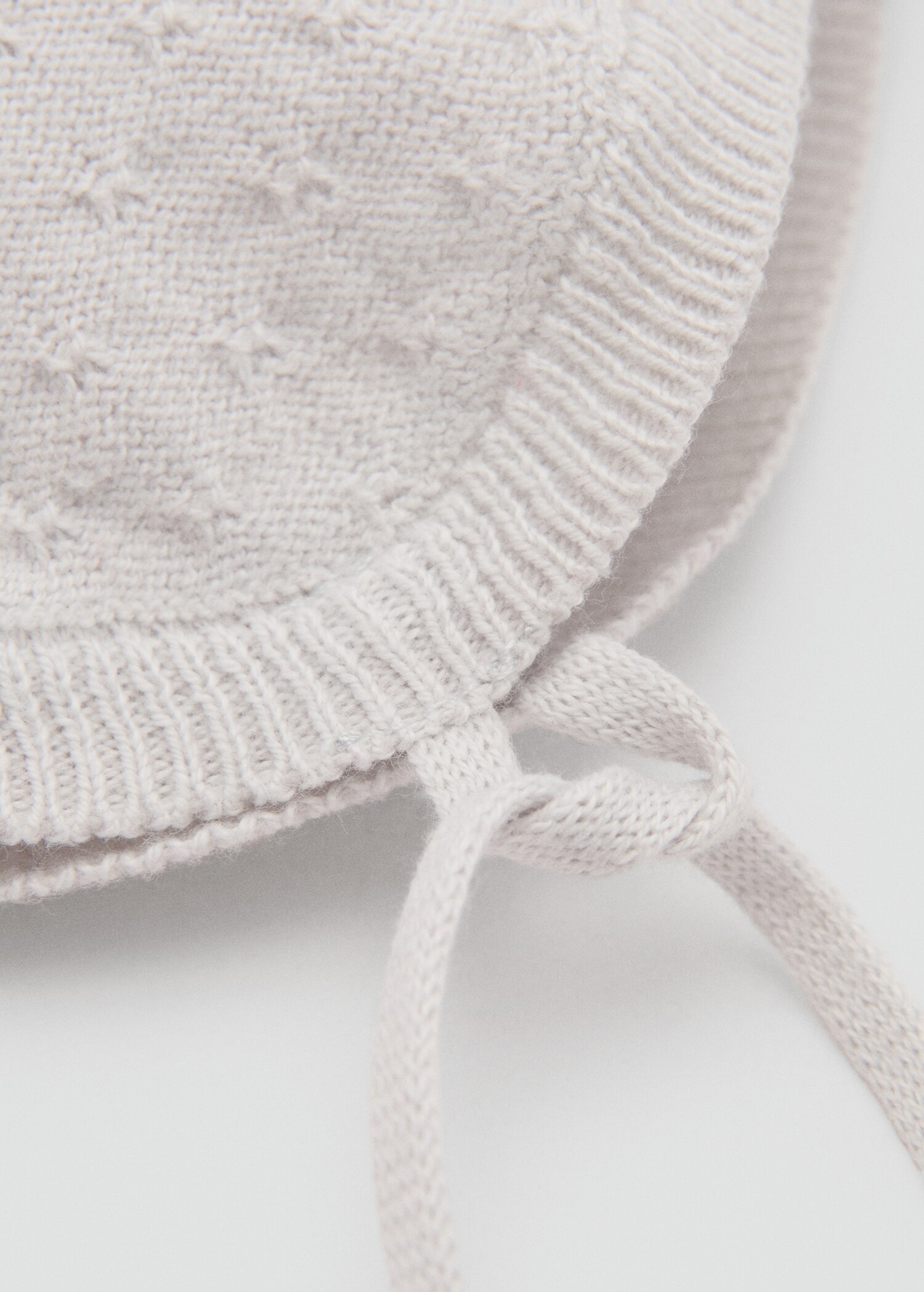 Knitted bonnet - Medium plane