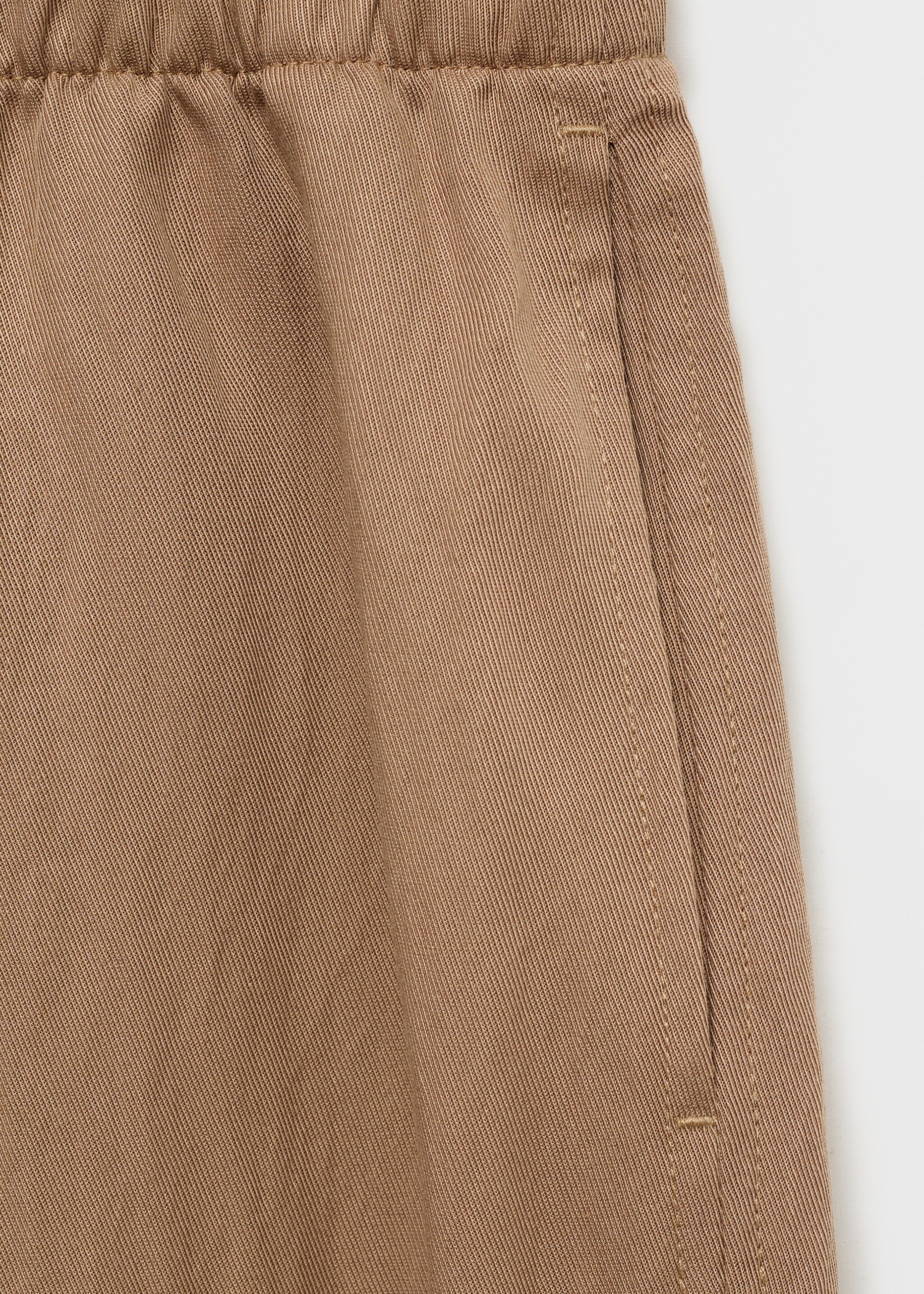 Raka byxor i lyocell med struktur - Detaljer om artikeln 8, Mellanbrun. Ref: 87076360-00.