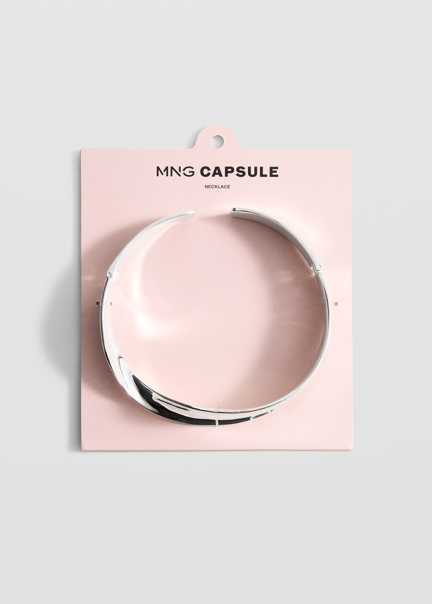 Rigid twisted collar - Details of the article 2