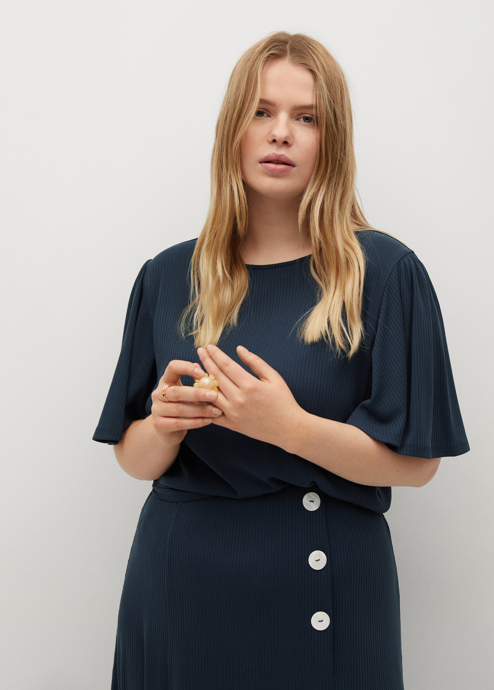 Buttoned ribbed skirt - Details of the article 1