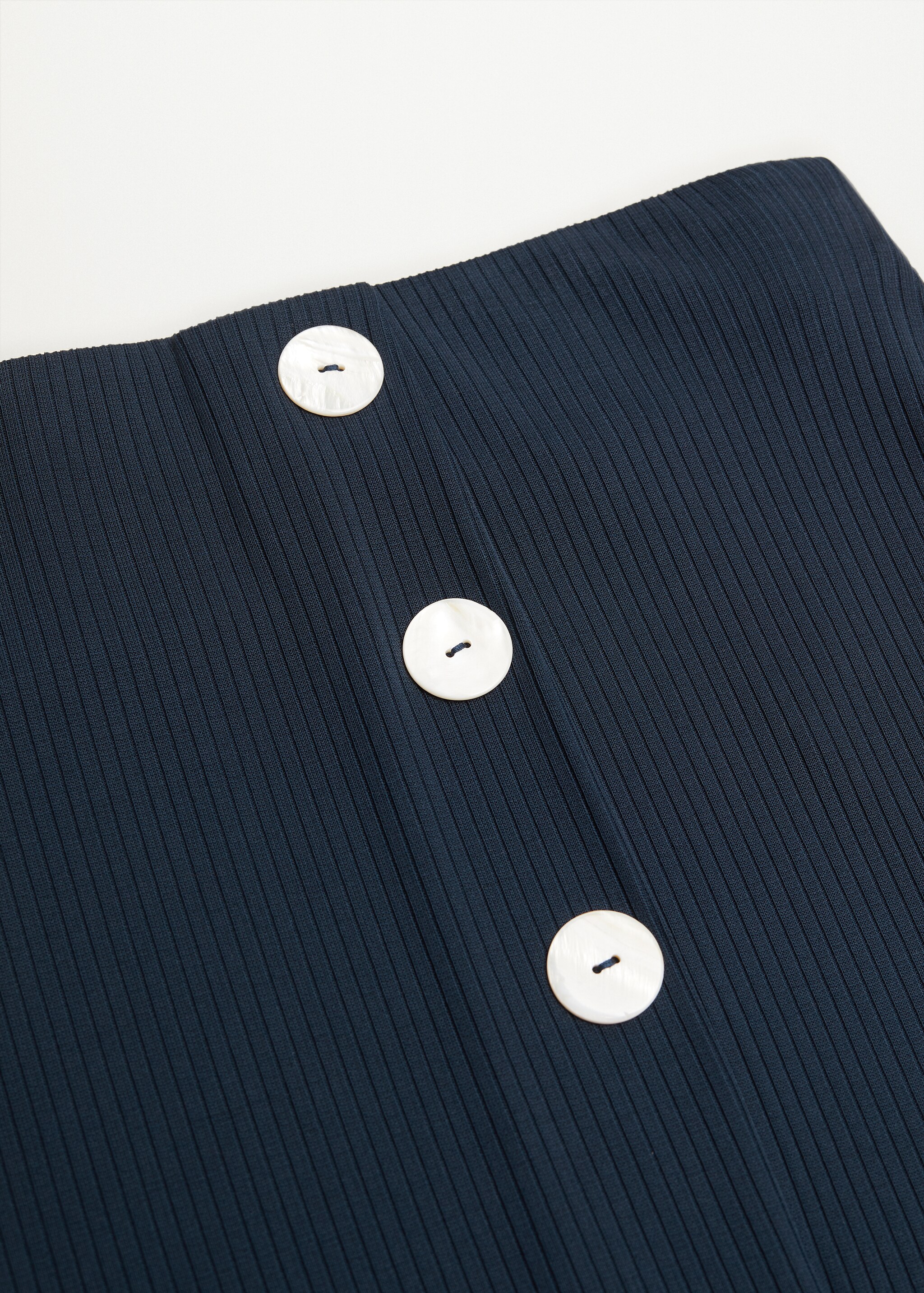 Buttoned ribbed skirt - Details of the article 8