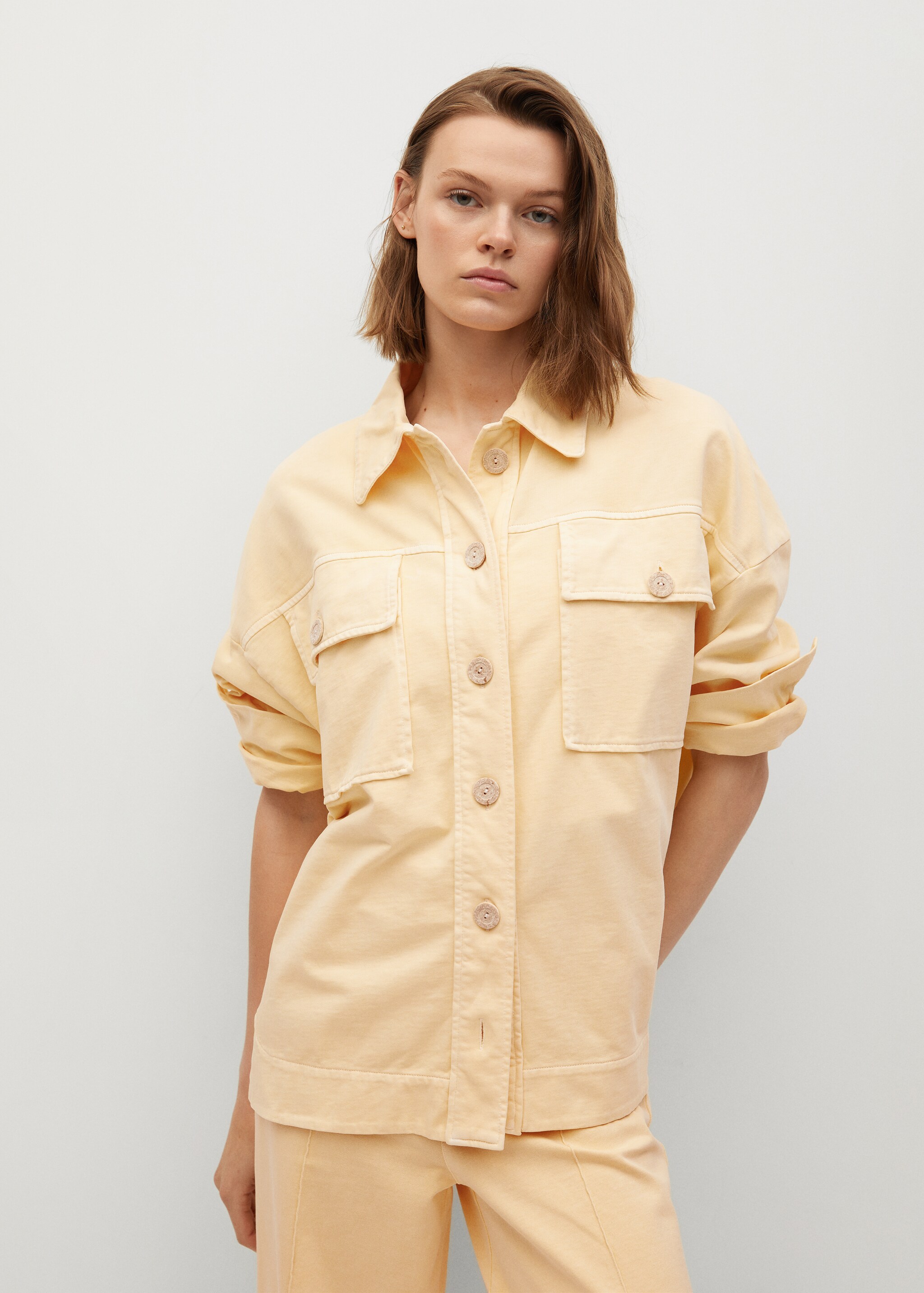 Mit Mineralfarbstoffen gefärbtes Baumwoll-Overshirt - Mittlere Ansicht