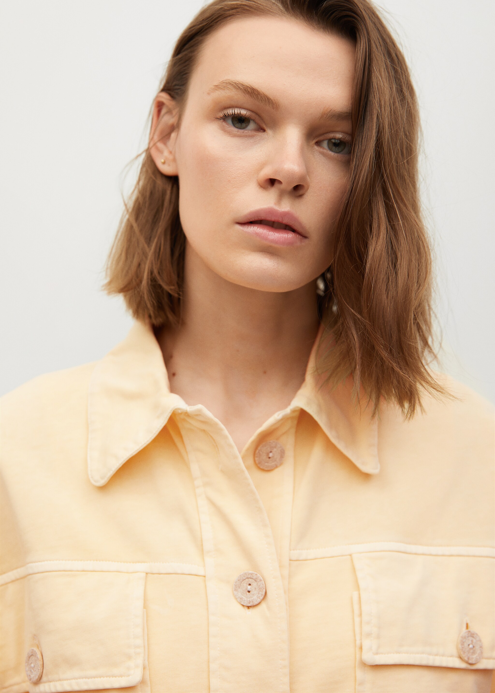 Mit Mineralfarbstoffen gefärbtes Baumwoll-Overshirt - Detail des Artikels 1