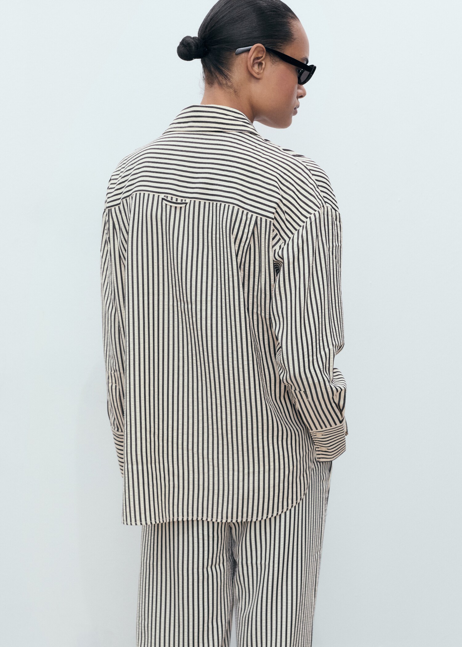 Striped textured shirt - Reverse of the article