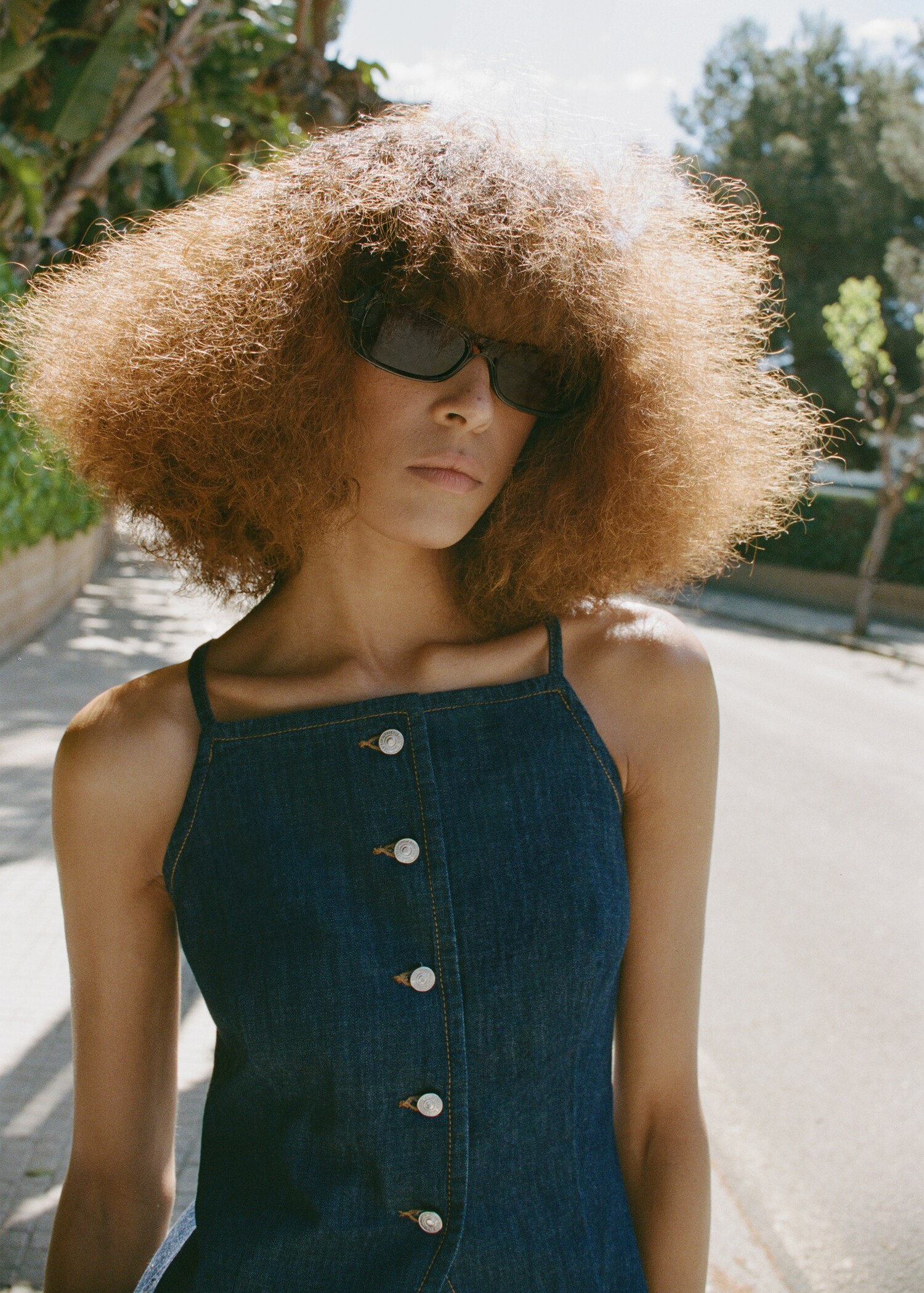 Buttoned denim top - Details of the article 6