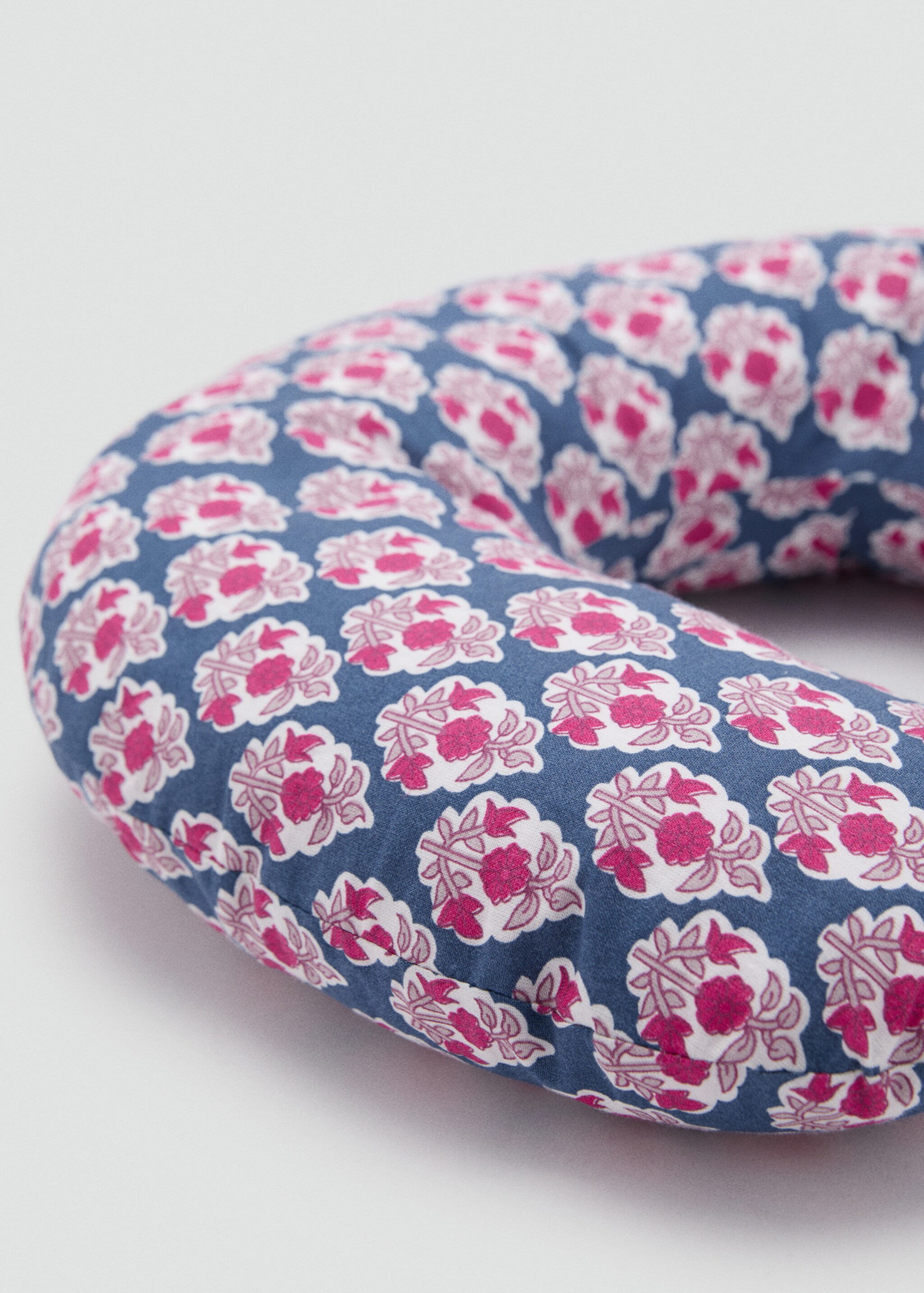 Almohada viaje estampada - Plano medio, Azul. Ref: 87077184-00.