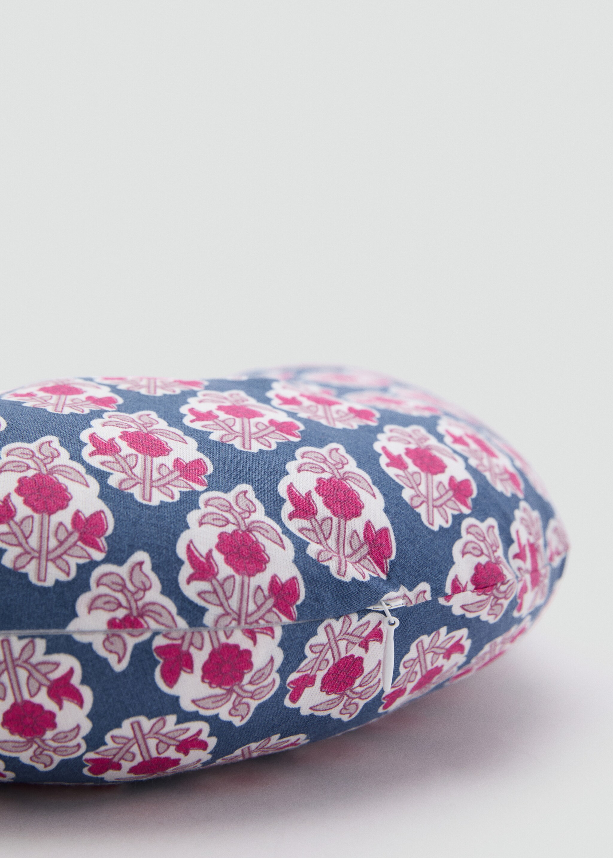 Almohada viaje estampada - Detalle del artículo 2, Azul. Ref: 87077184-00.