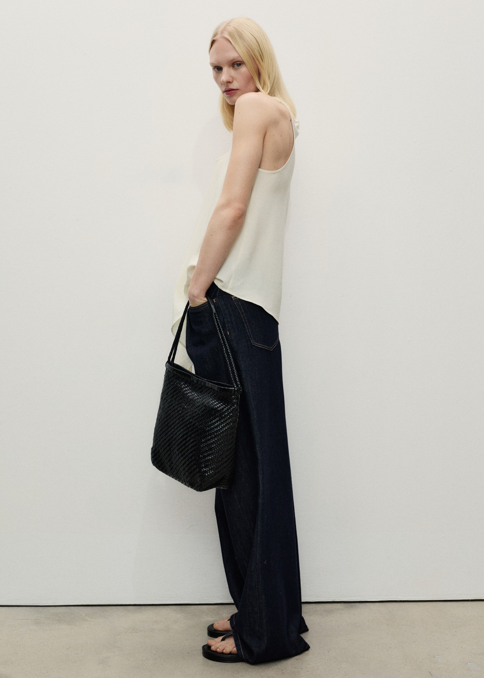 Wide leg denim trousers with frayed waist - Details of the article 2, Open Blue. Ref: 87077191-00.