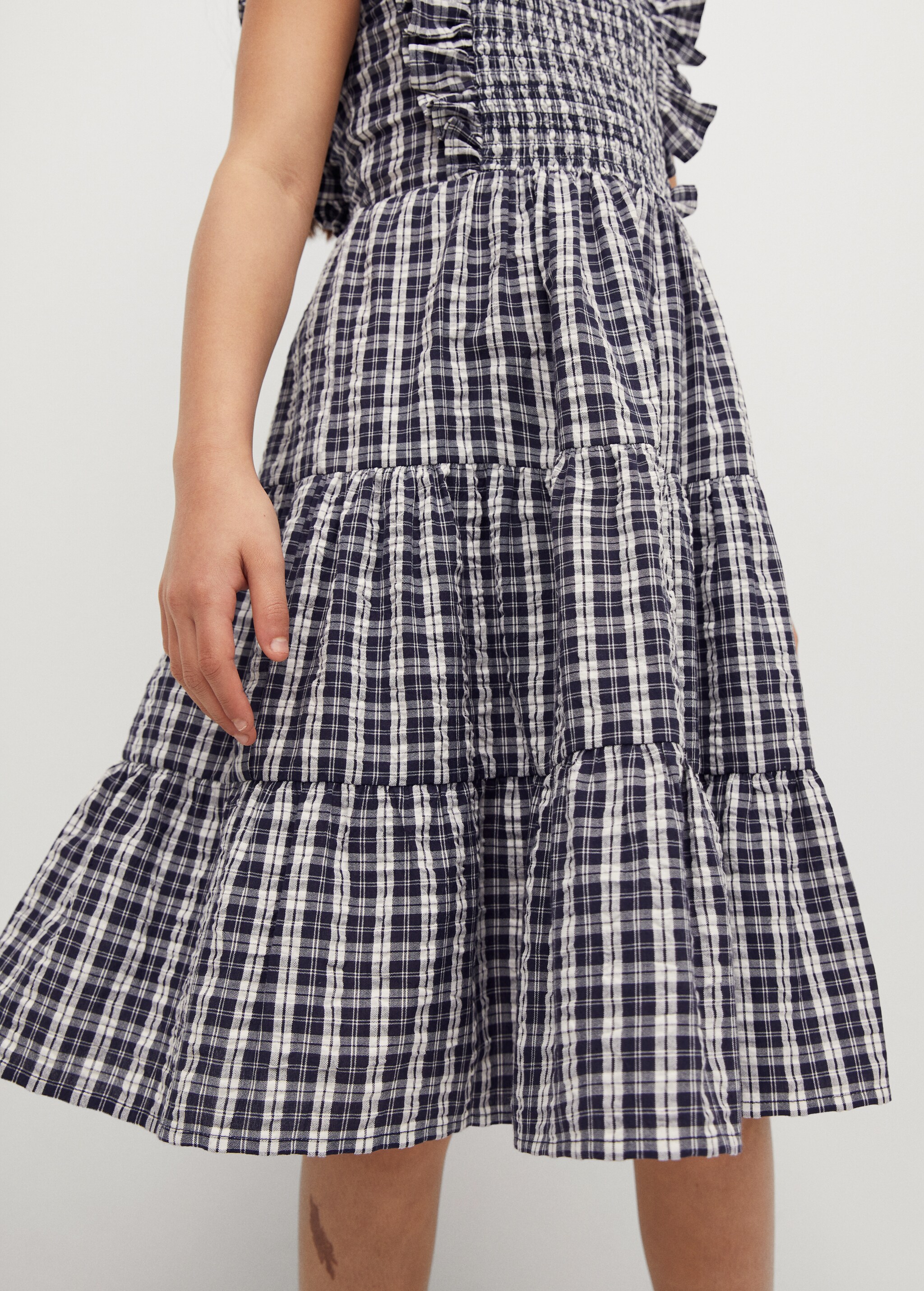 Vestido aos quadrados com folhos - Pormenor do artigo 1