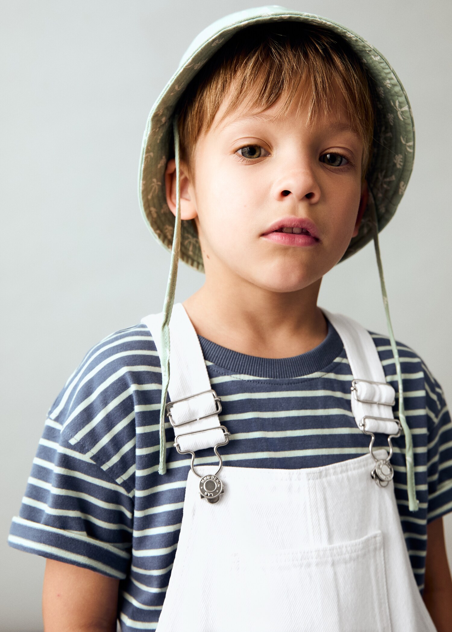 Kurze Denim-Latzhose - Detail des Artikels 1