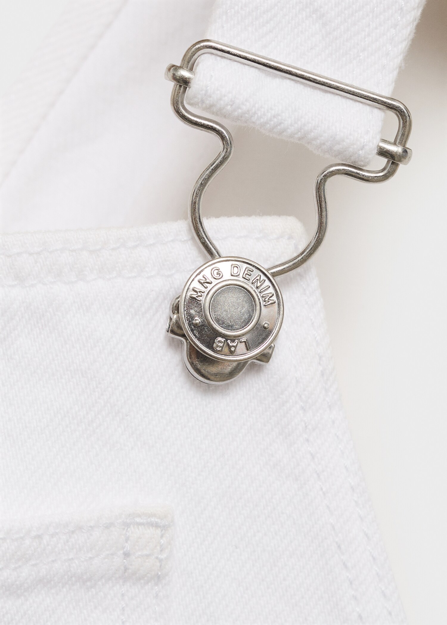 Kurze Denim-Latzhose - Detail des Artikels 8