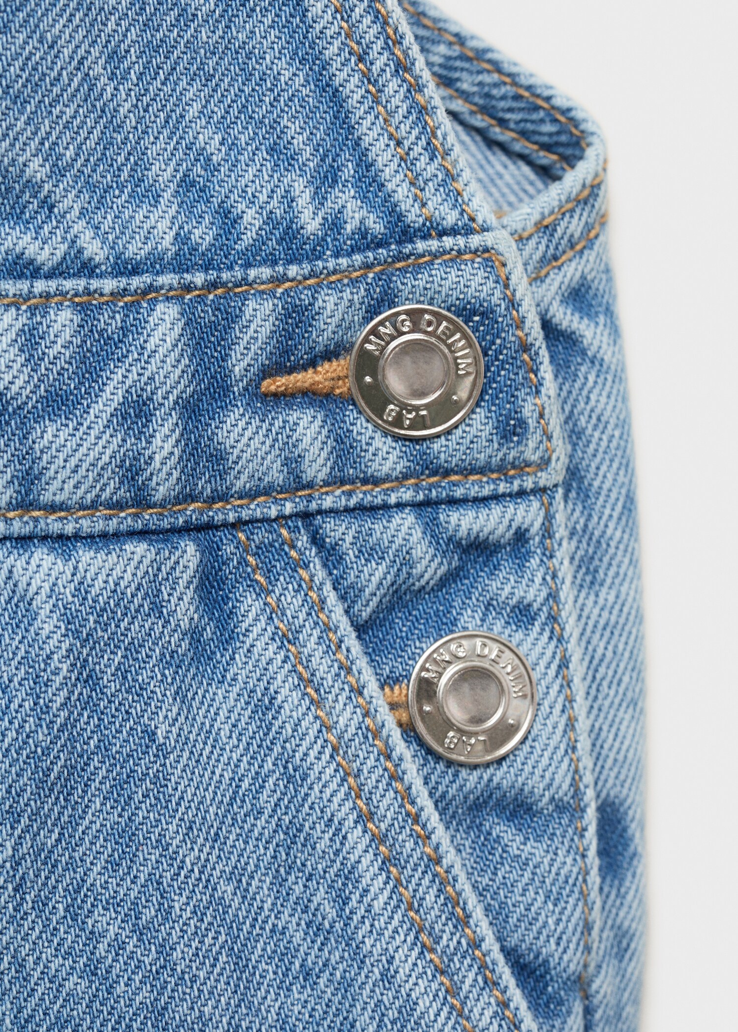 Kurze Denim-Latzhose - Detail des Artikels 8