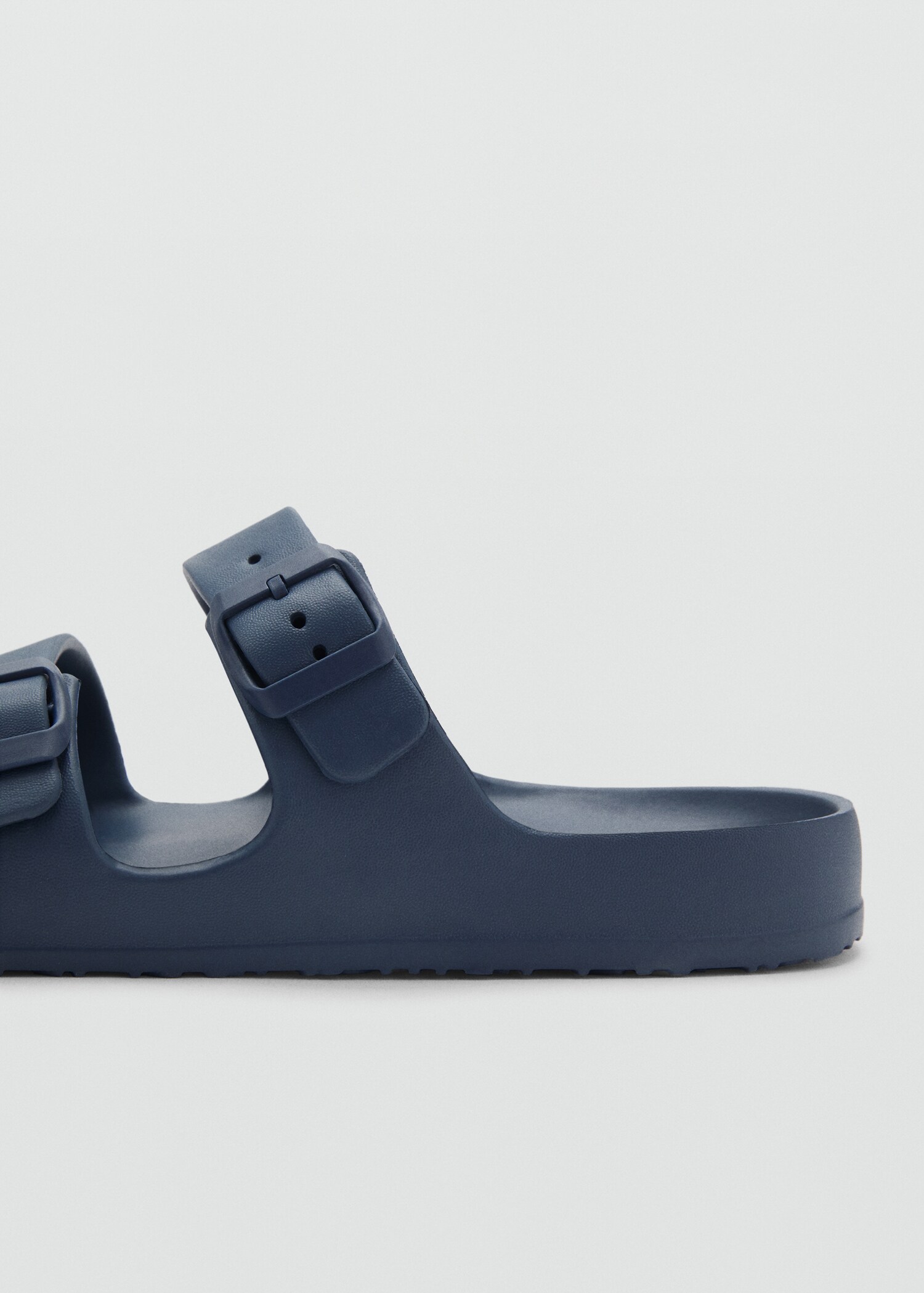 Flip-Flops mit Riemen und Schnalle - Detail des Artikels 1