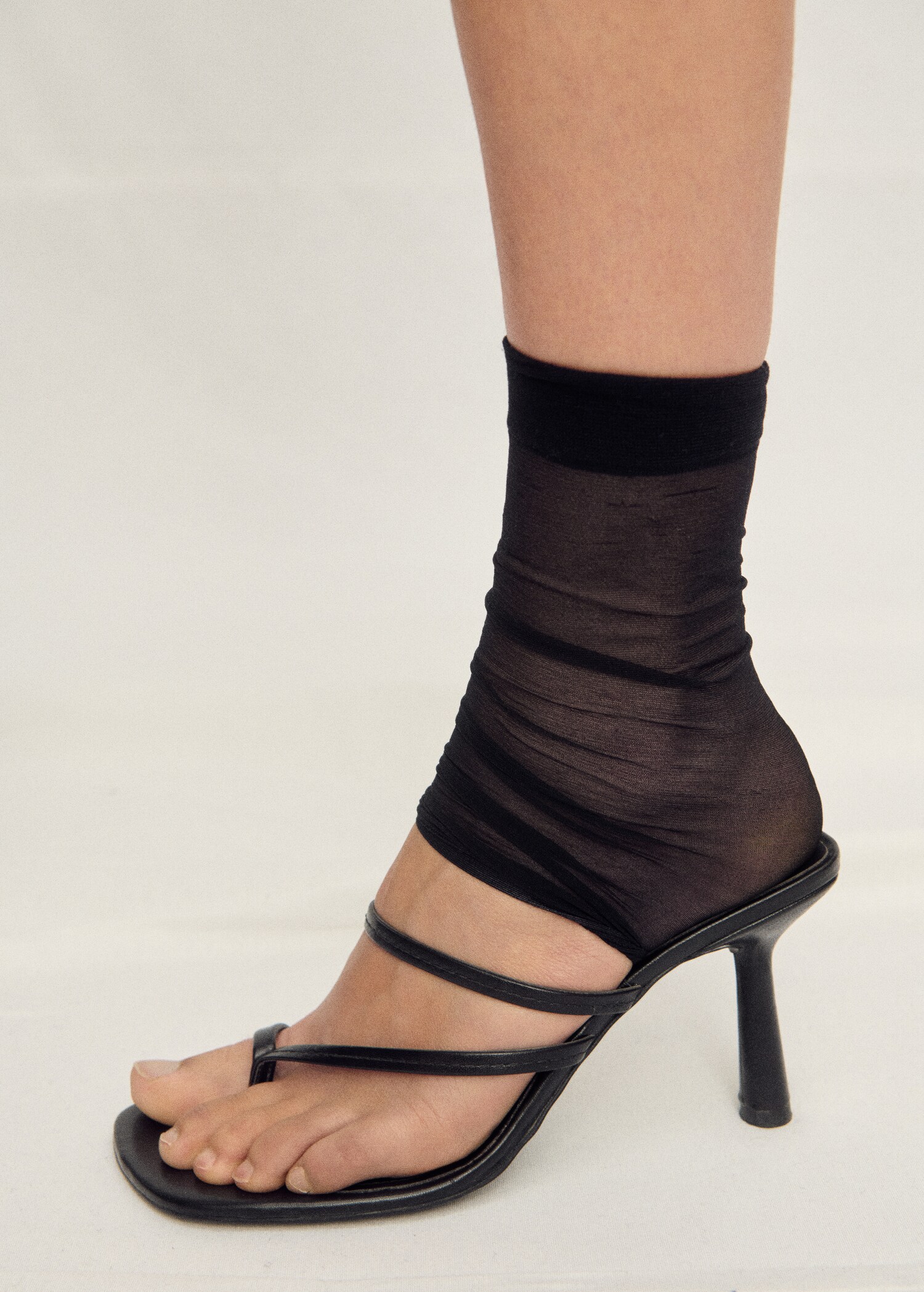 Thin veiled socks with opening - Details of the article 9