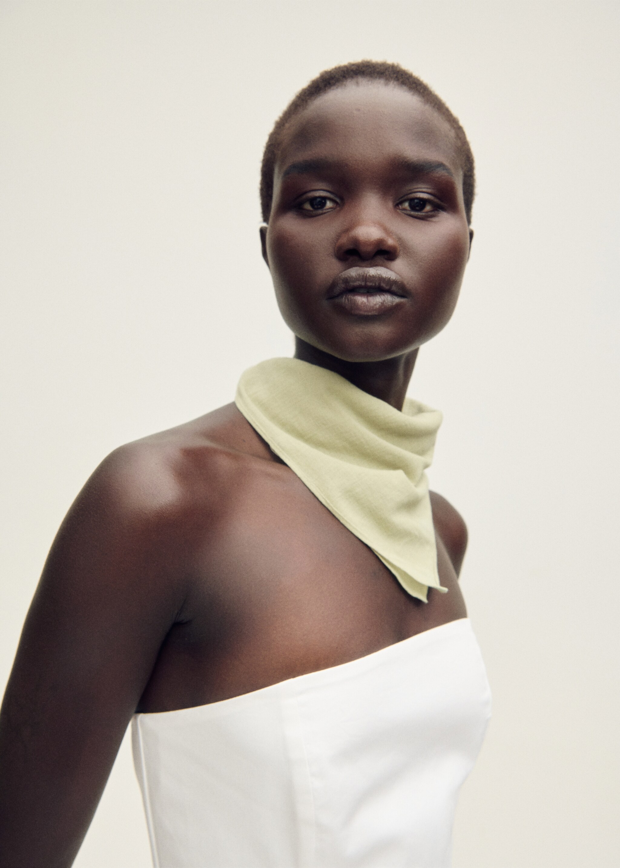 Mocador cotó llis - Detall de l'article 9, Verd pastel. Ref: 87077716-00.