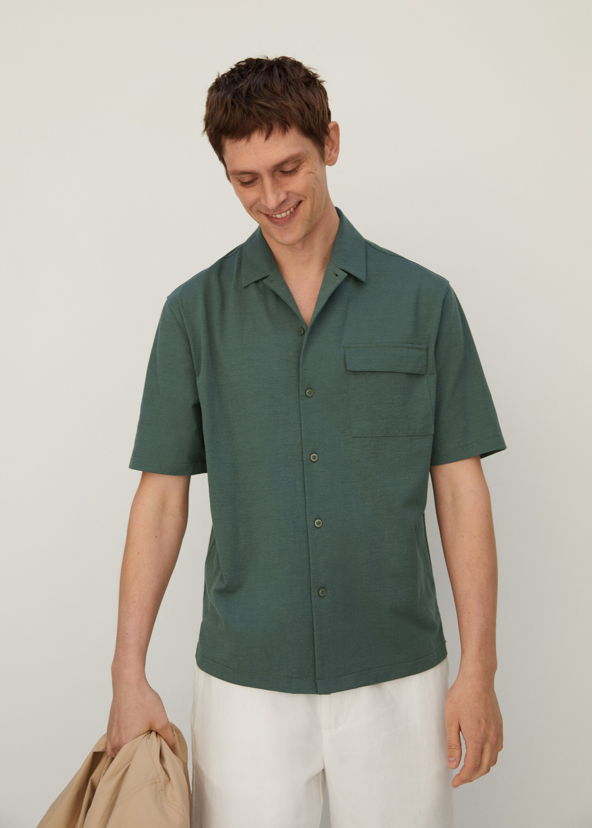 Camisa regular fit algodón bolsillo - Plano medio
