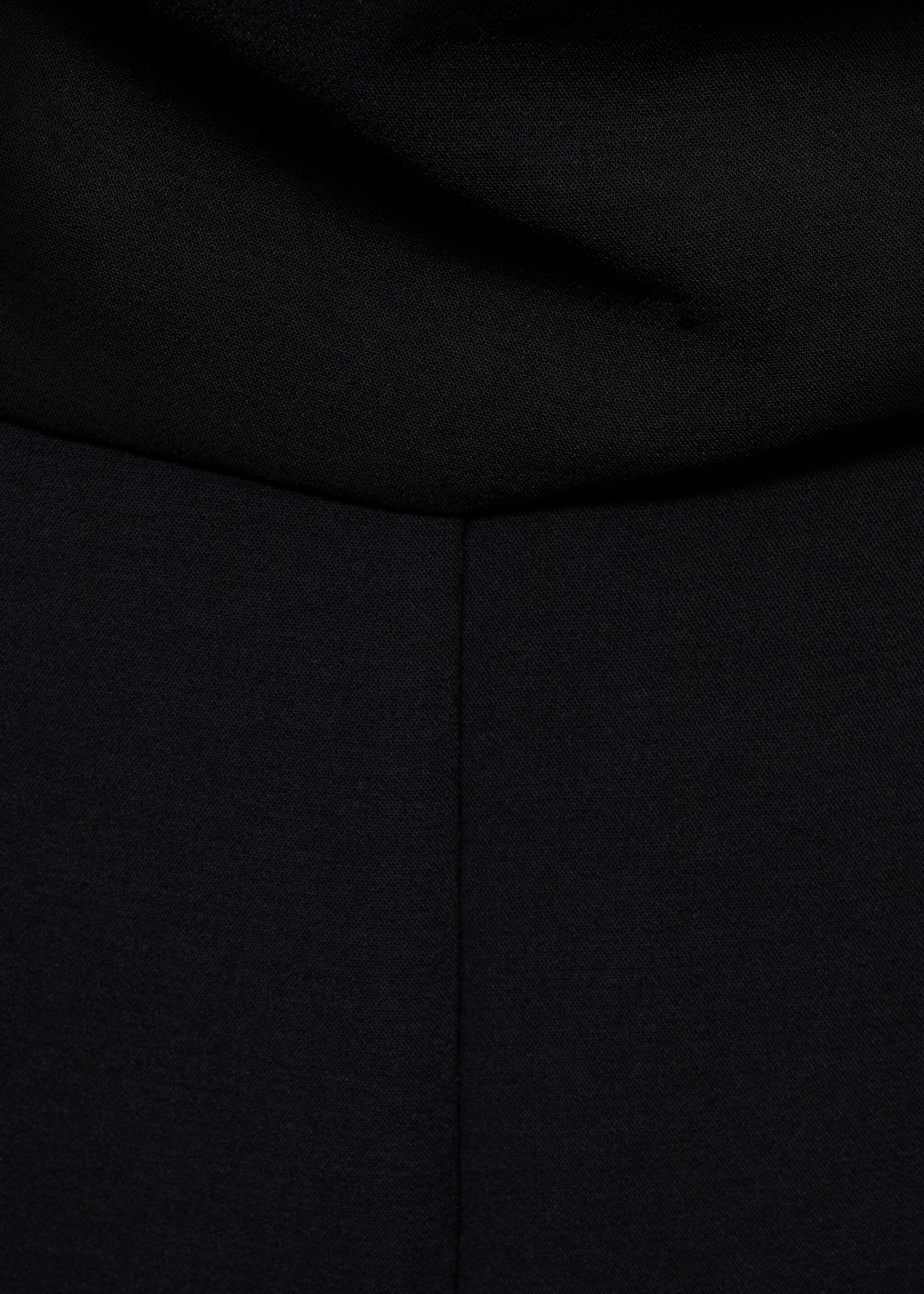 Asymmetrischer Jumpsuit mit drapiertem Detail - Detail des Artikels 0, Schwarz. Ref: 87077891-00.