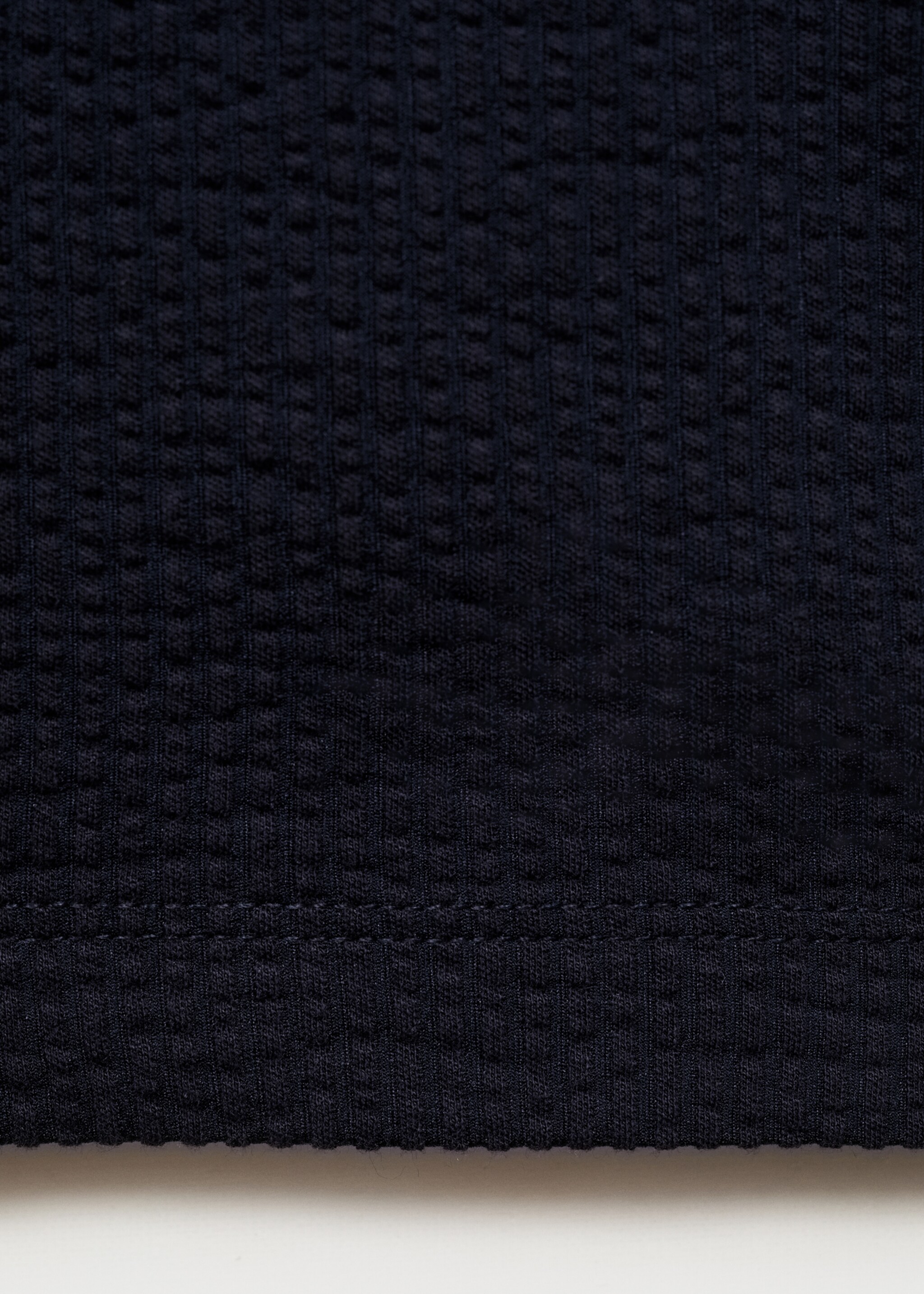 T-Shirt aus Seersucker-Baumwolle - Detail des Artikels 0, Dunkles Marineblau. Ref: 87077894-00.