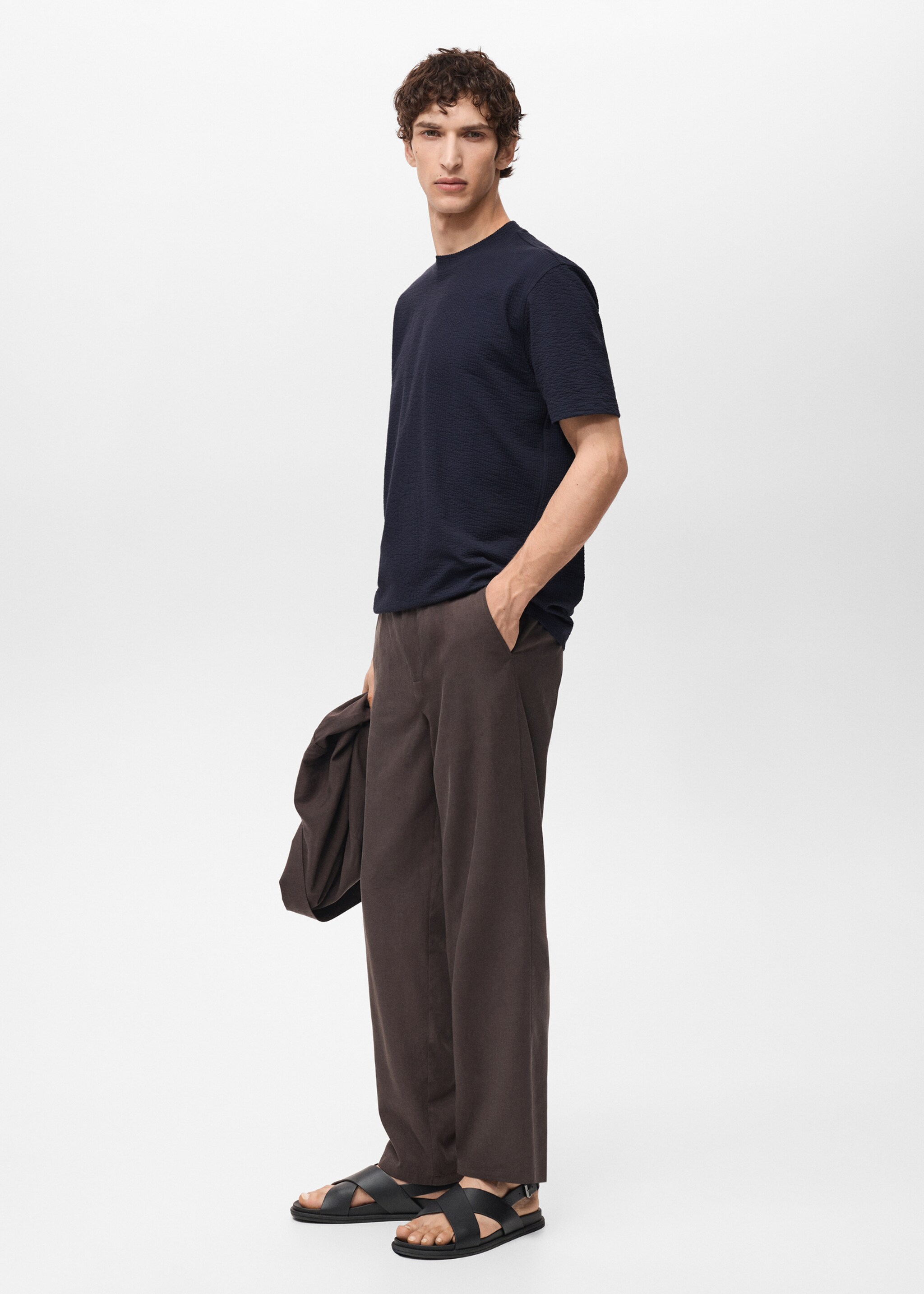 T-Shirt aus Seersucker-Baumwolle - Detail des Artikels 2, Dunkles Marineblau. Ref: 87077894-00.