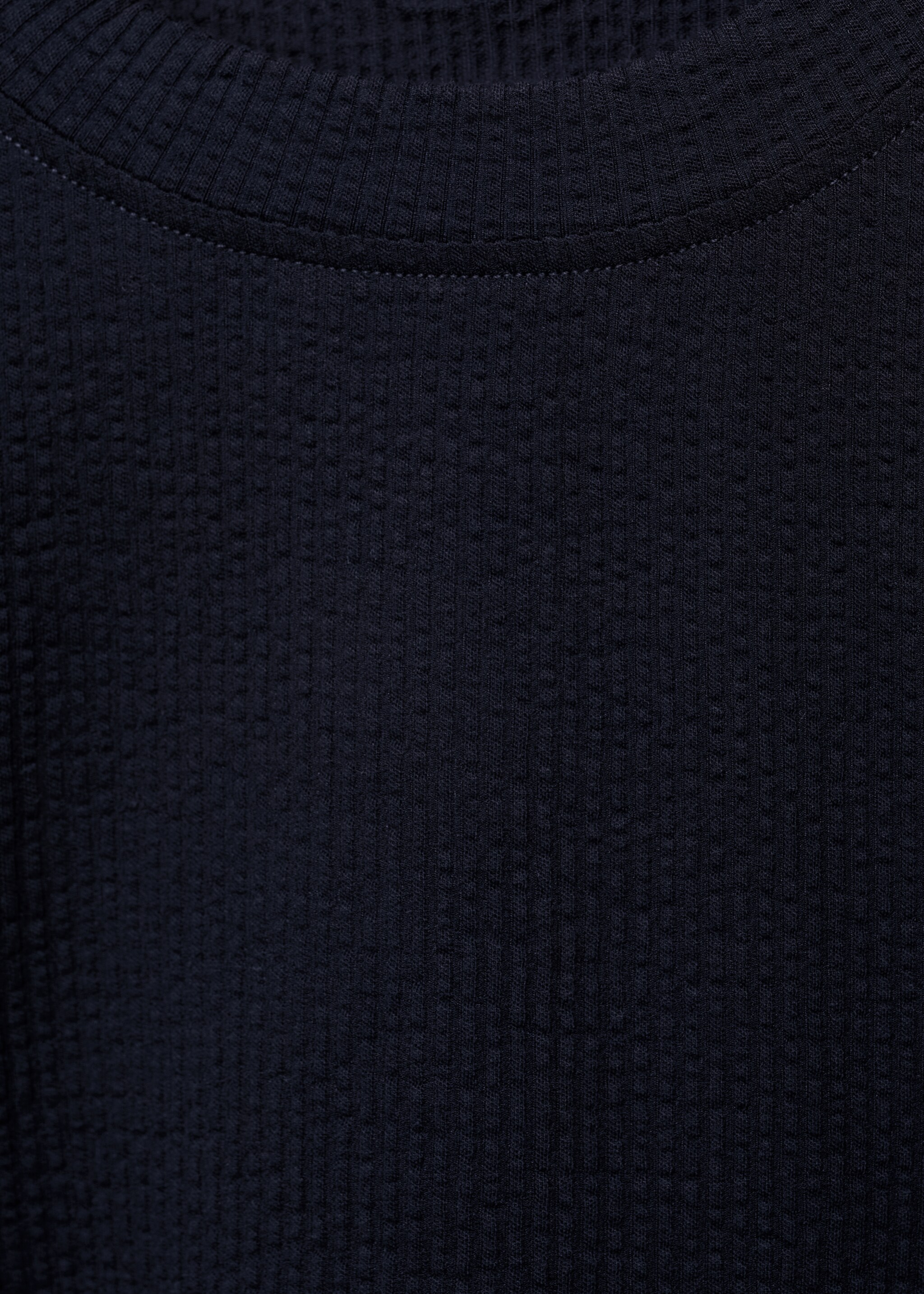 T-Shirt aus Seersucker-Baumwolle - Detail des Artikels 8, Dunkles Marineblau. Ref: 87077894-00.