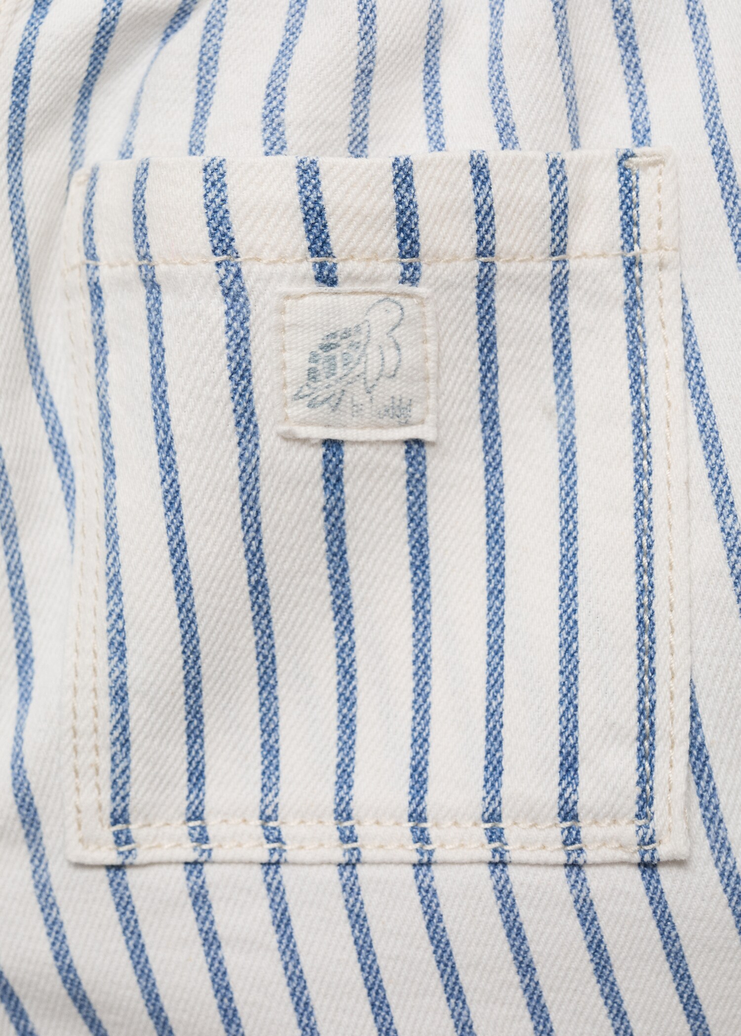 Striped bermuda shorts with drawstring - Details of the article 0
