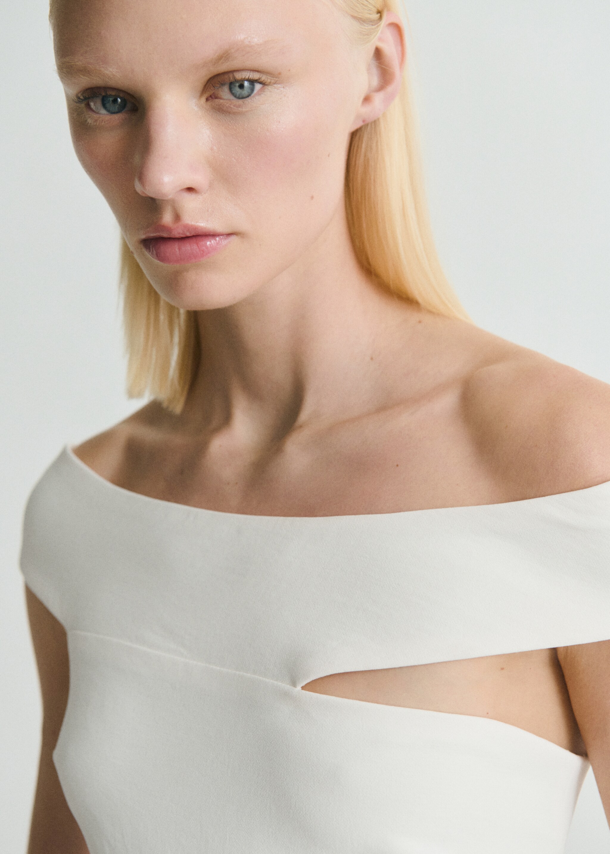 Long jumpsuit with asymmetrical neck - Details of the article 1, Off White. Ref: 87078646-00.