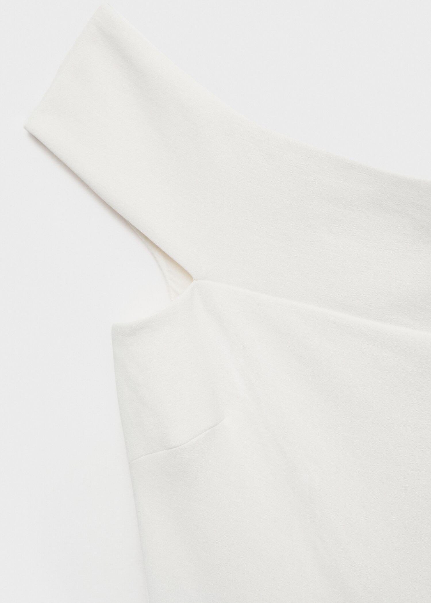 Long jumpsuit with asymmetrical neck - Details of the article 8