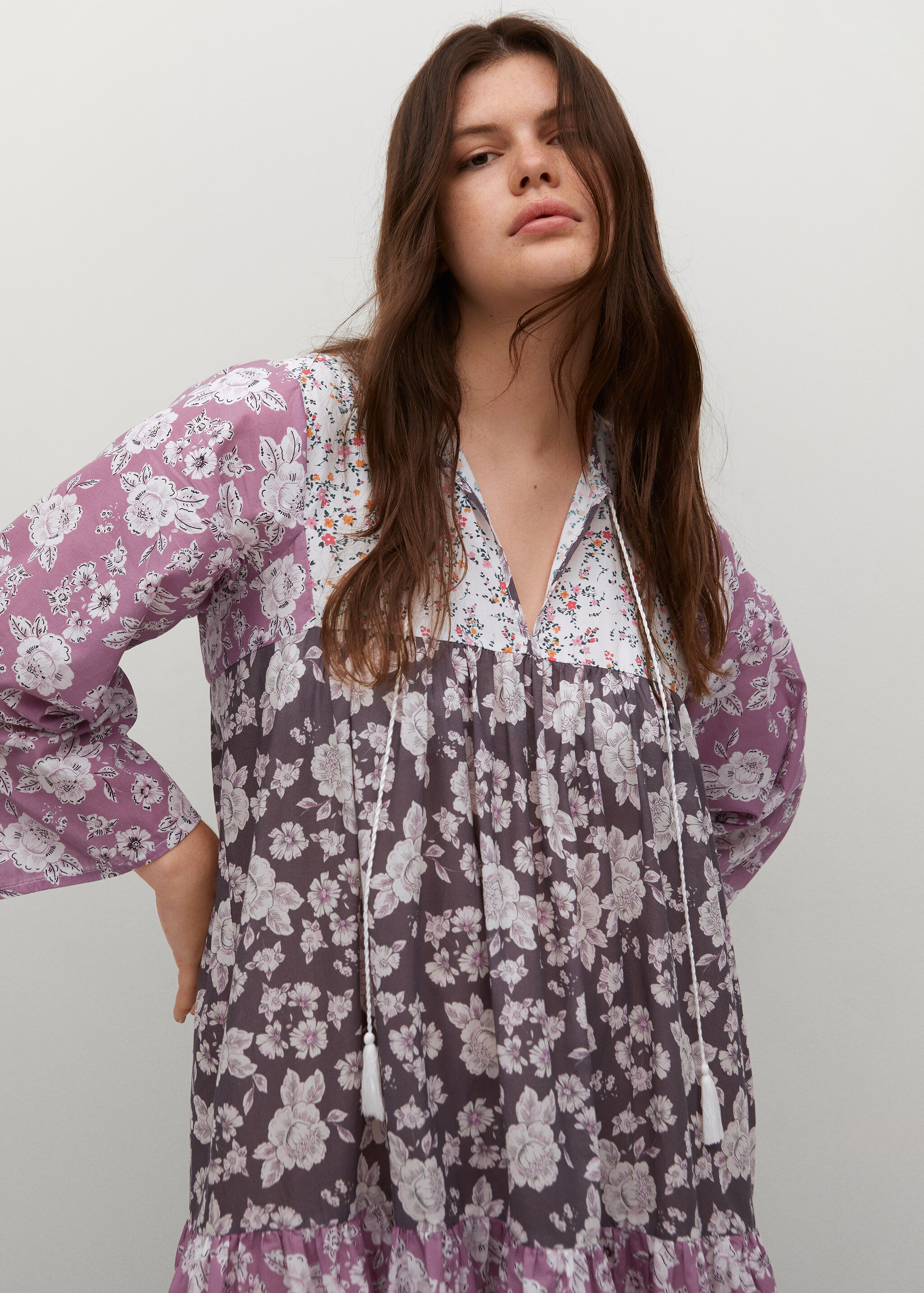 Vestido estampado flores - Plano medio