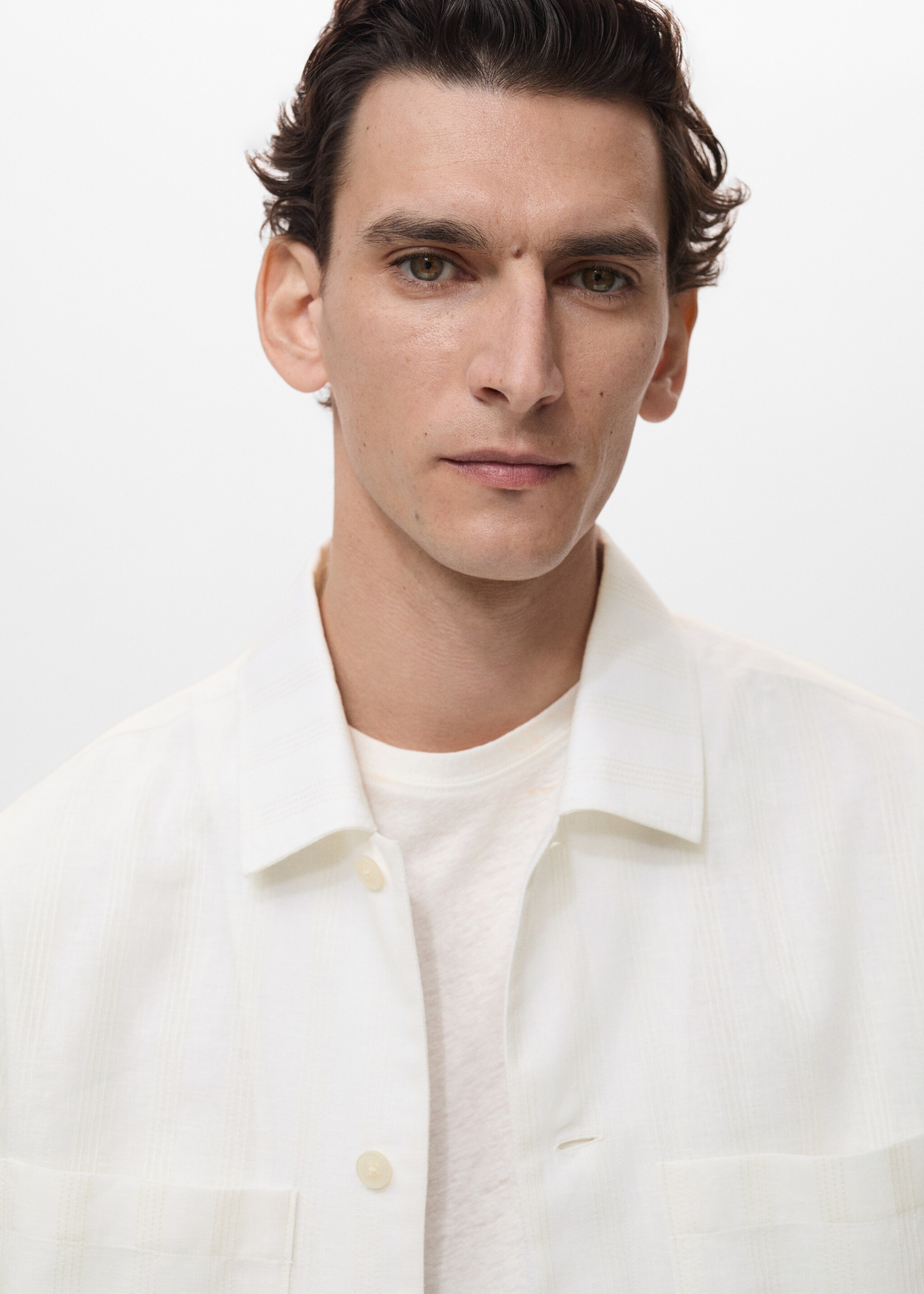 Overshirt aus Leinenmischgewebe mit Taschen - Detail des Artikels 1, Ecru. Ref: 87079216-00.