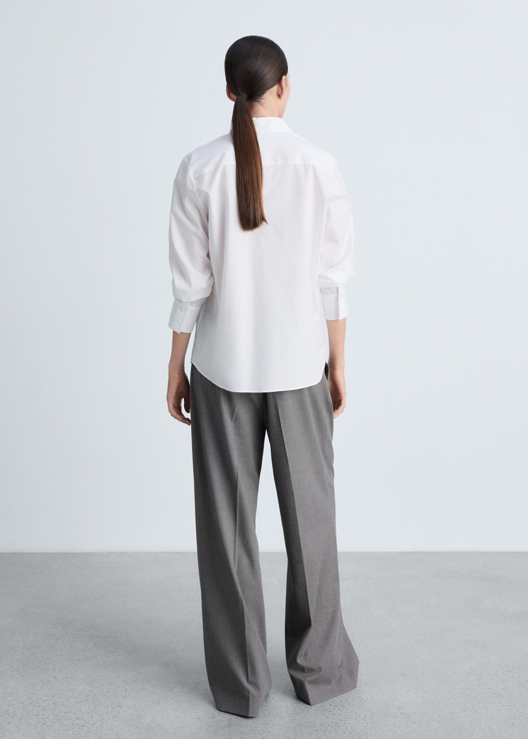 Chemise regular-fit coton et Lyocell mélangés - Verso de l’article, Blanc cassé. Ref: 87080413-00.