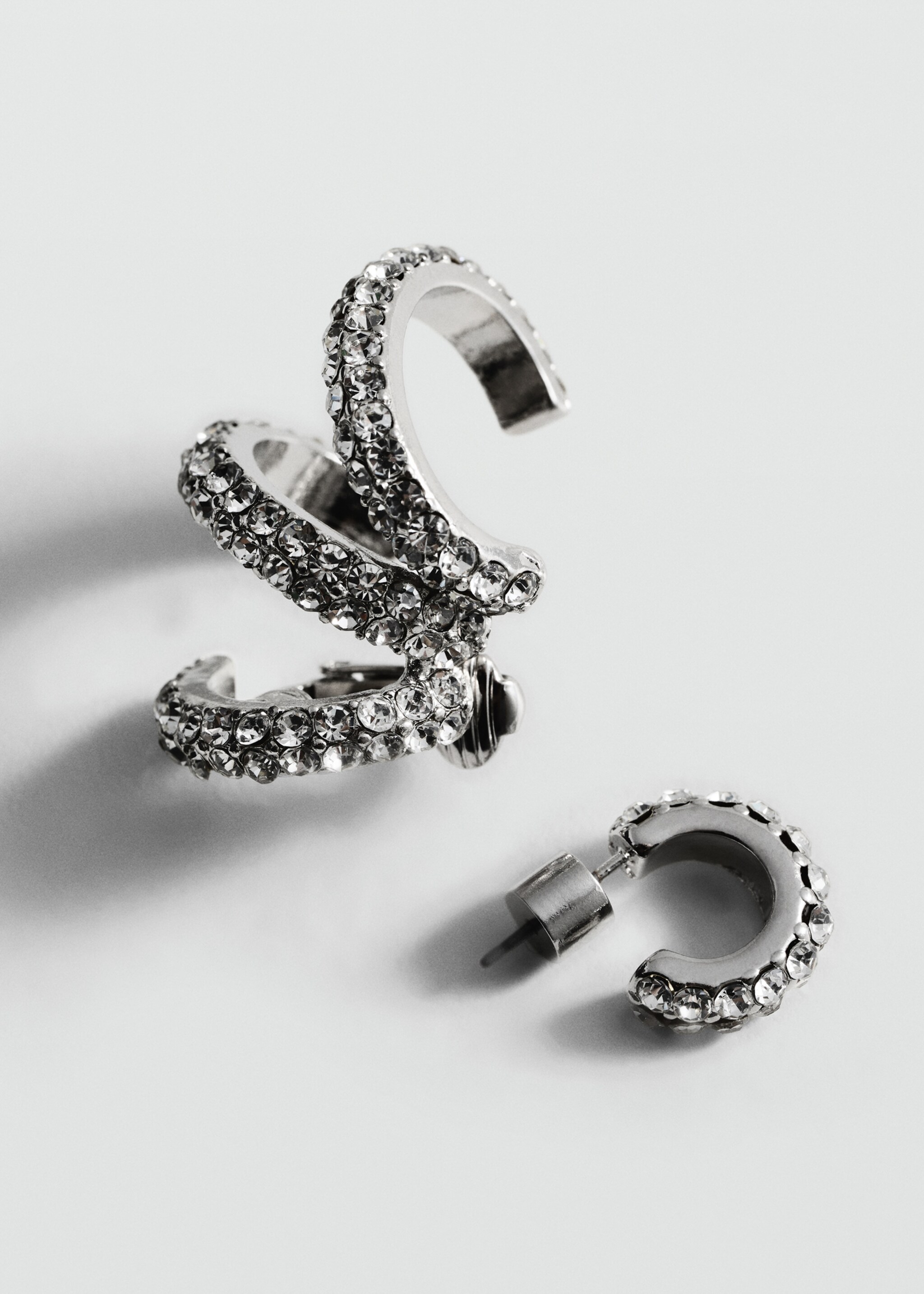 Souprava ear cuff se skleněnými kameny - Náhled ve středové rovině, Stříbrná. Ref: 87080416-00.