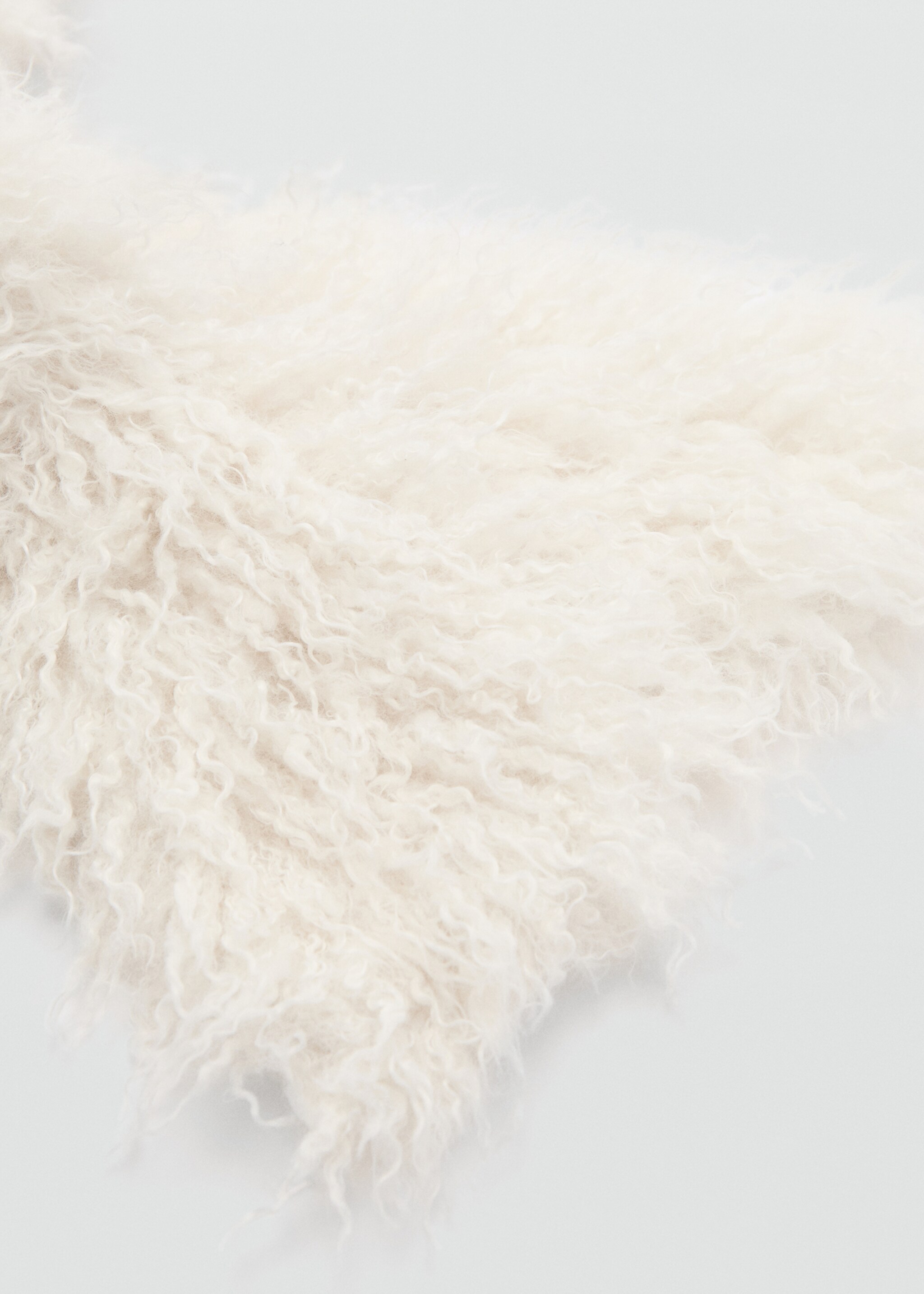 Faux-fur scarf - Details of the article 1, Ecru. Ref: 87080417-00.