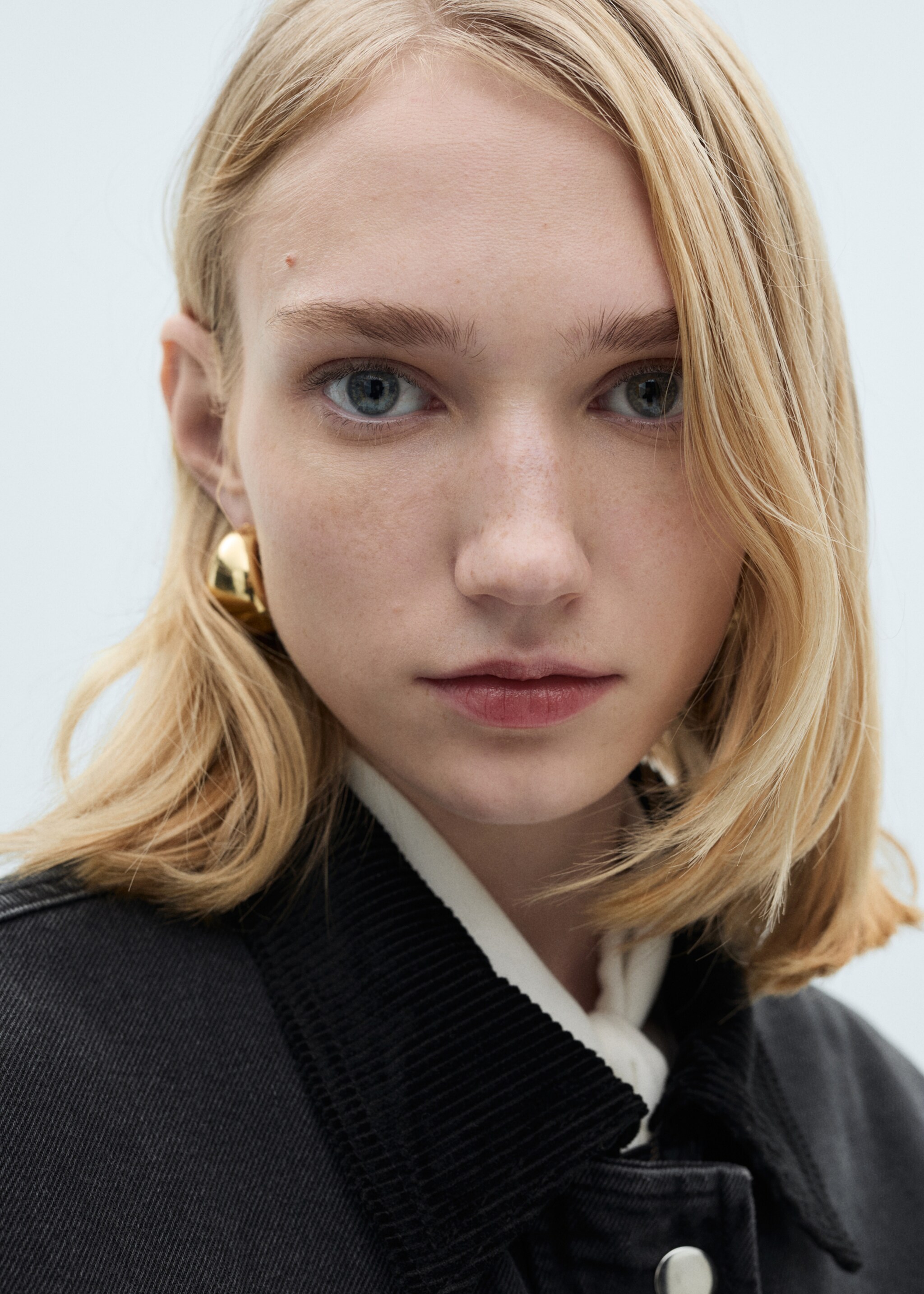 Cazadora bolsillos cuello pana - Detalle del artículo 1, Denim negro. Ref: 87080424-00.