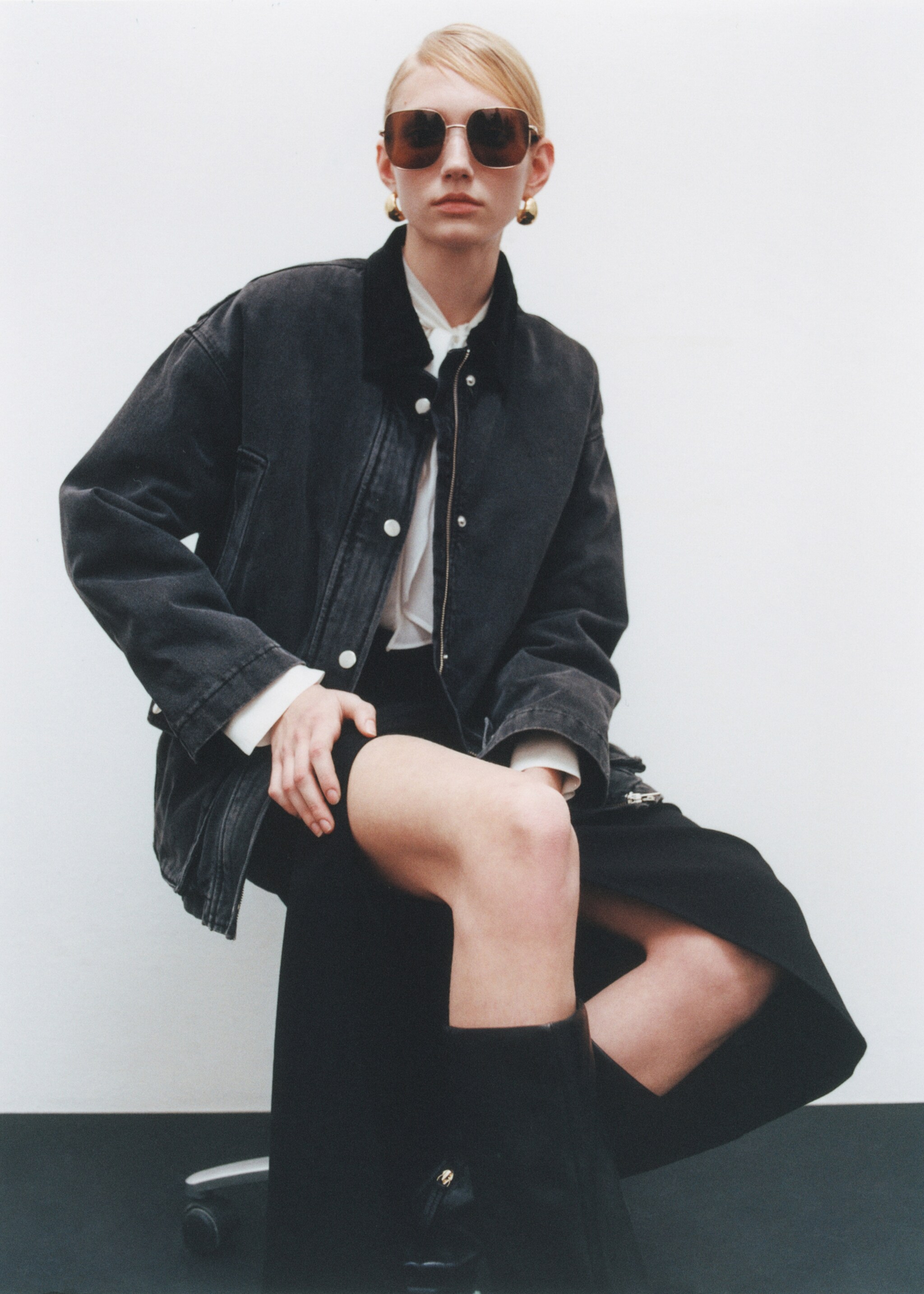 Cazadora bolsillos cuello pana - Detalle del artículo 6, Denim negro. Ref: 87080424-00.