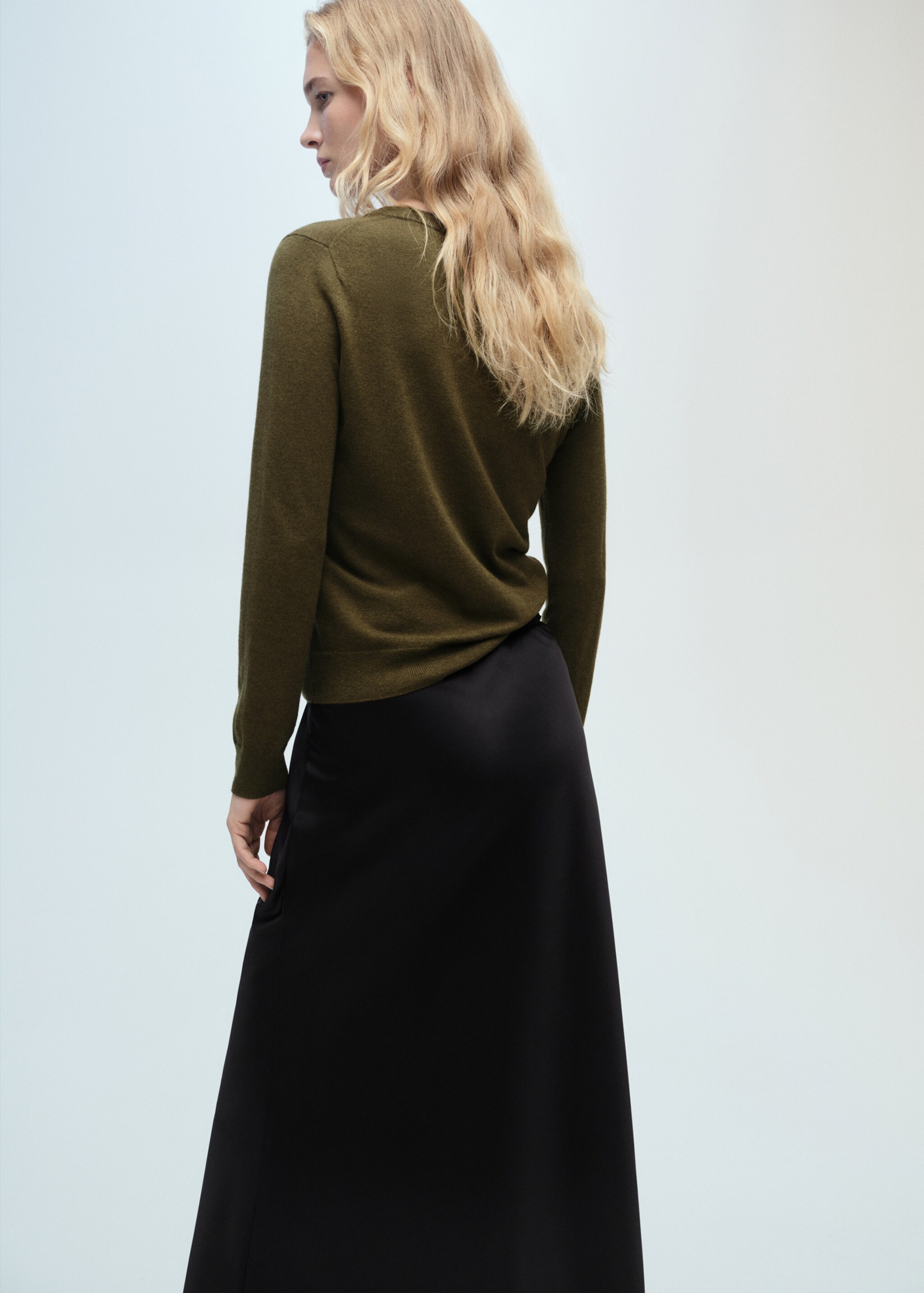 Rundhalspullover aus Wollgemisch - Rückseite des Artikels, Khaki. Ref: 87080432-00.