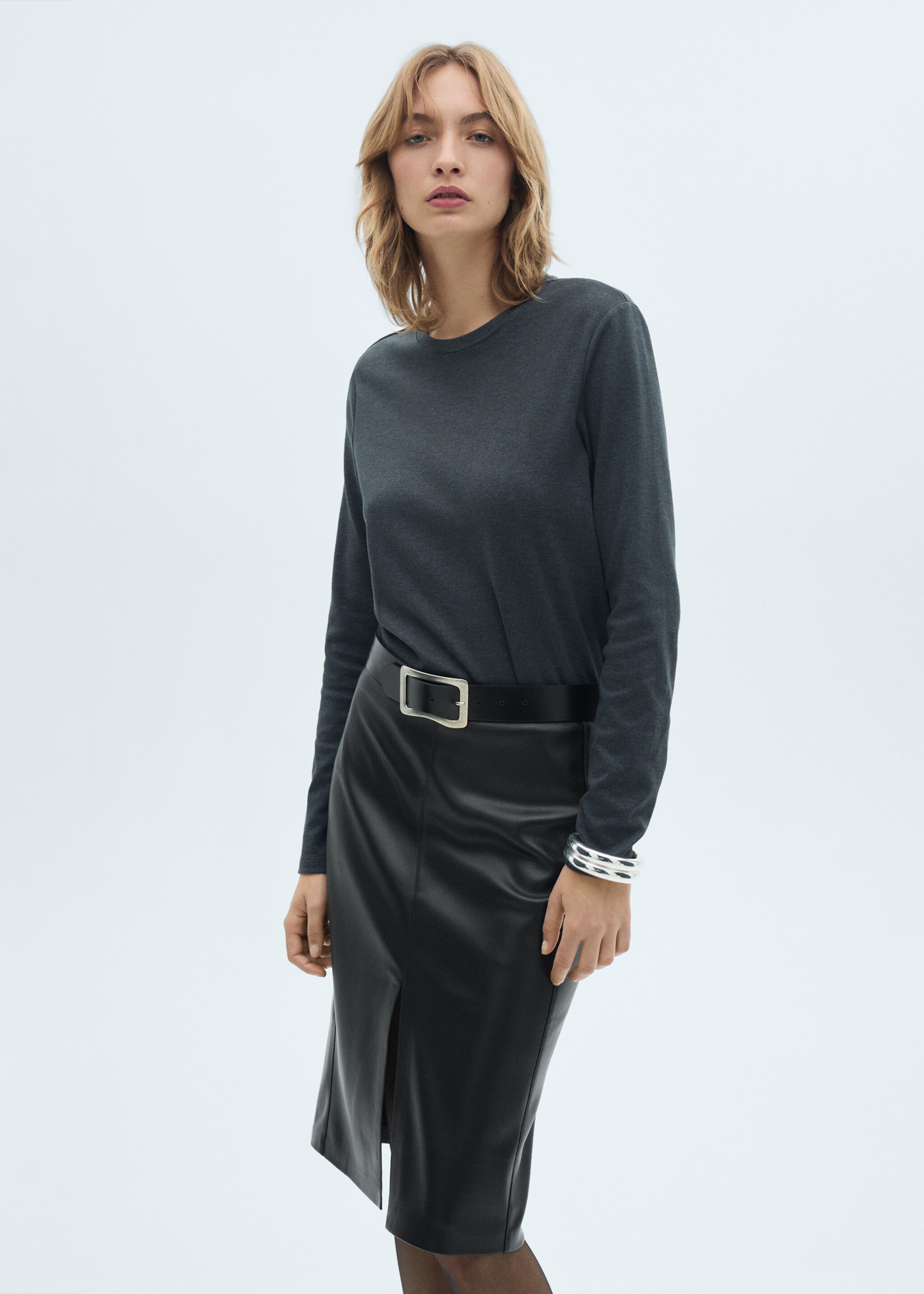 Faux-leather pencil skirt - Details of the article 1, Black. Ref: 87080433-00.