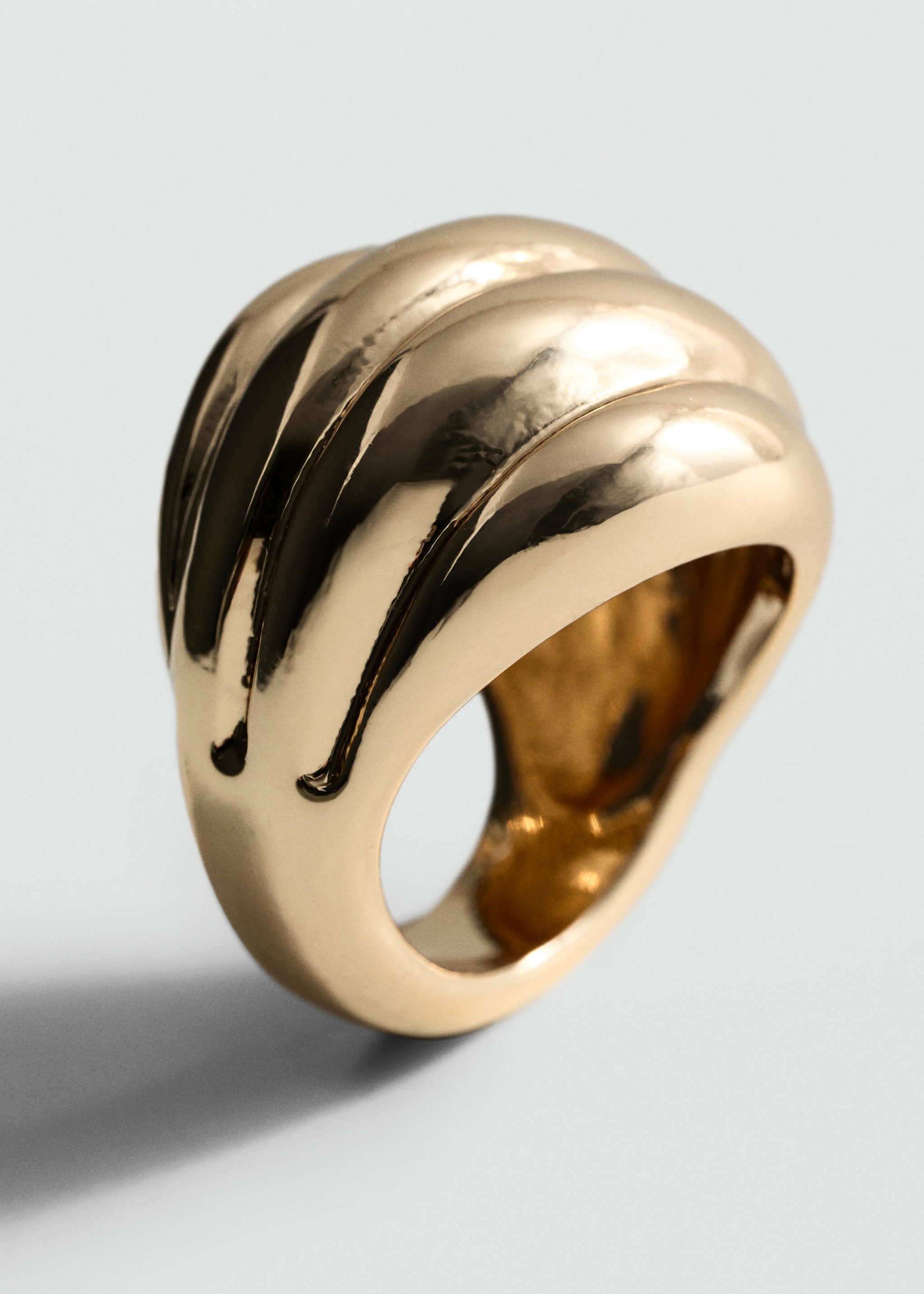 Bague texture relief - Plan moyen, Or. Ref: 87080438-00.