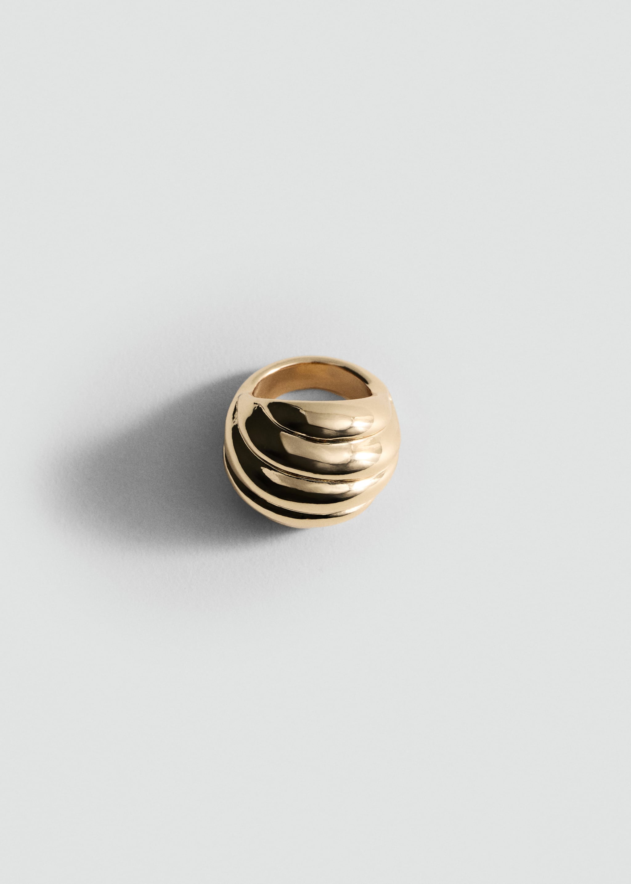 Bague texture relief - Article sans modèle, Or. Ref: 87080438-00.