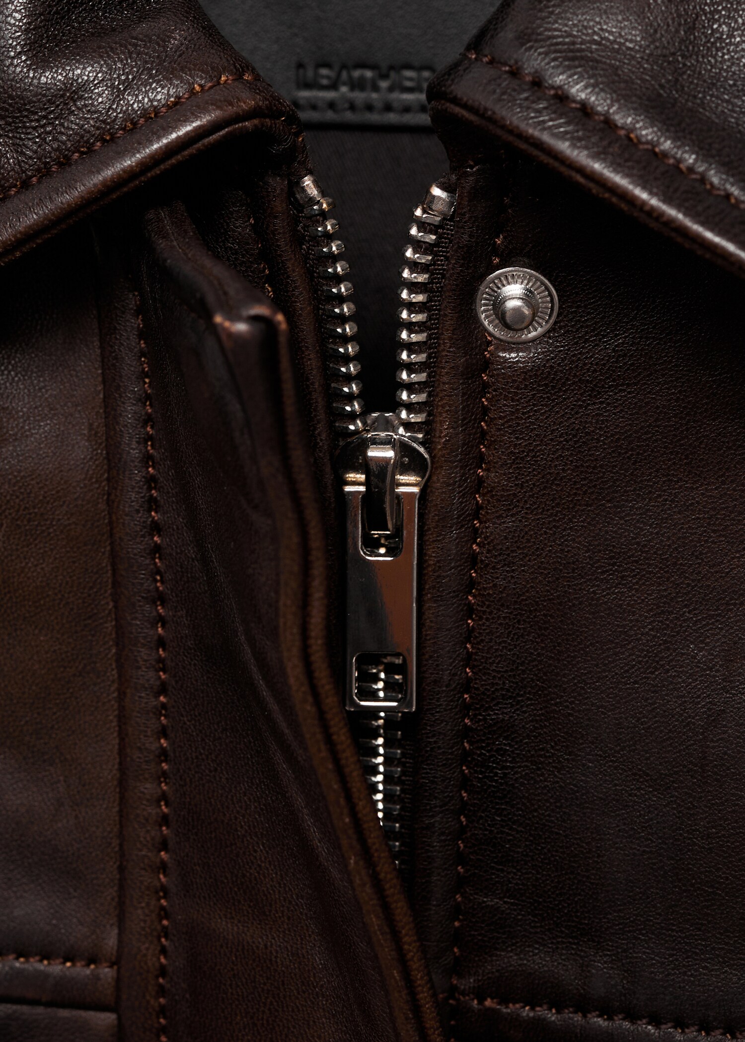 Leather bomber jacket - Details of the article 8