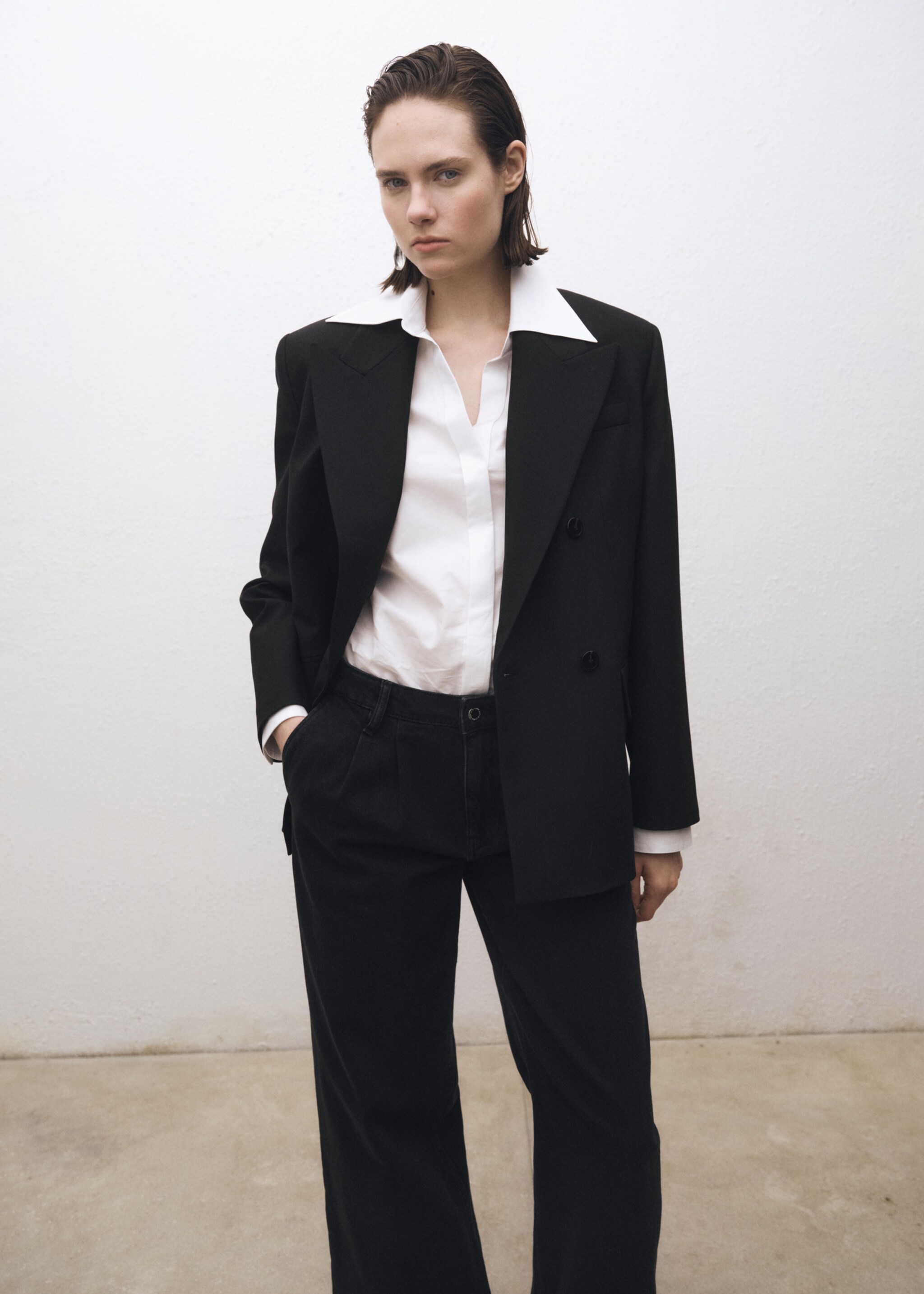 Wide-leg pleated jeans - Details of the article 2, Black denim. Ref: 87080446-00.